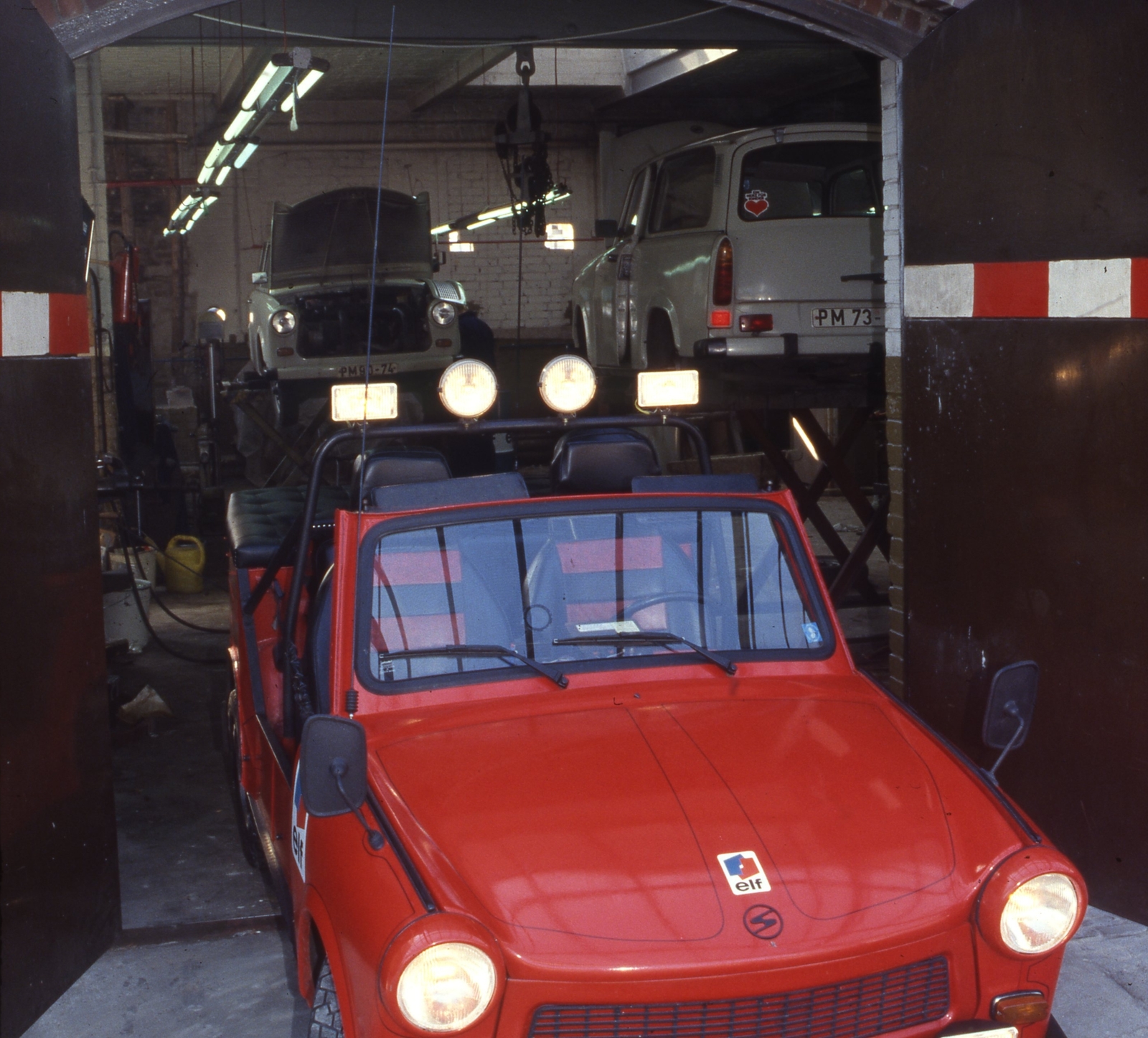Germany, 1990, Urbán Tamás, colorful, light, Trabant-brand, gate, szervíz, automobile, car repair, vehicle repair, photo aspect ratio: square, Fortepan #213682