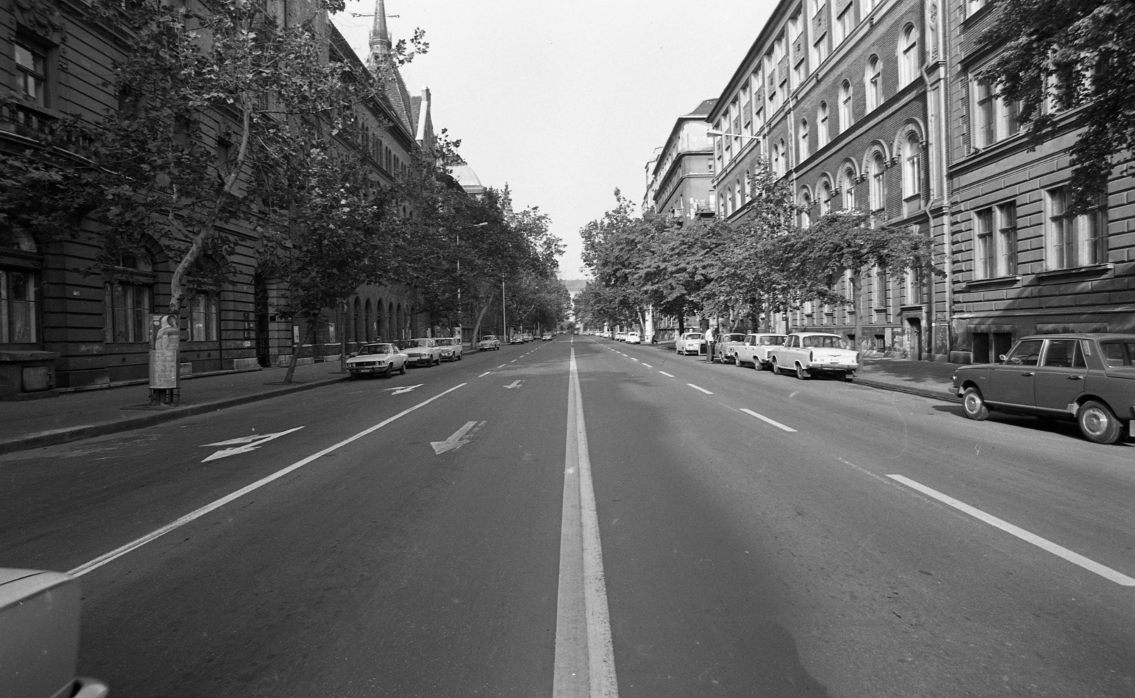 Hungary, Budapest V., Alkotmány utca a Szemere utcától a Bajcsy-Zsilinszky út felé nézve., 1975, Urbán Tamás, Budapest, Fortepan #213730
