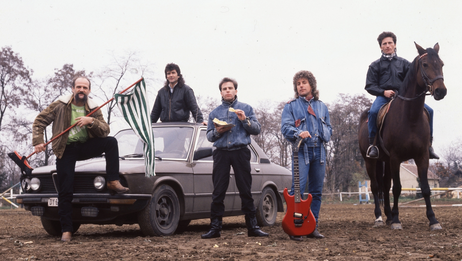 Magyarország, Lord zenekar., 1988, Urbán Tamás, zászló, gitár, lovas, Fortepan #213780