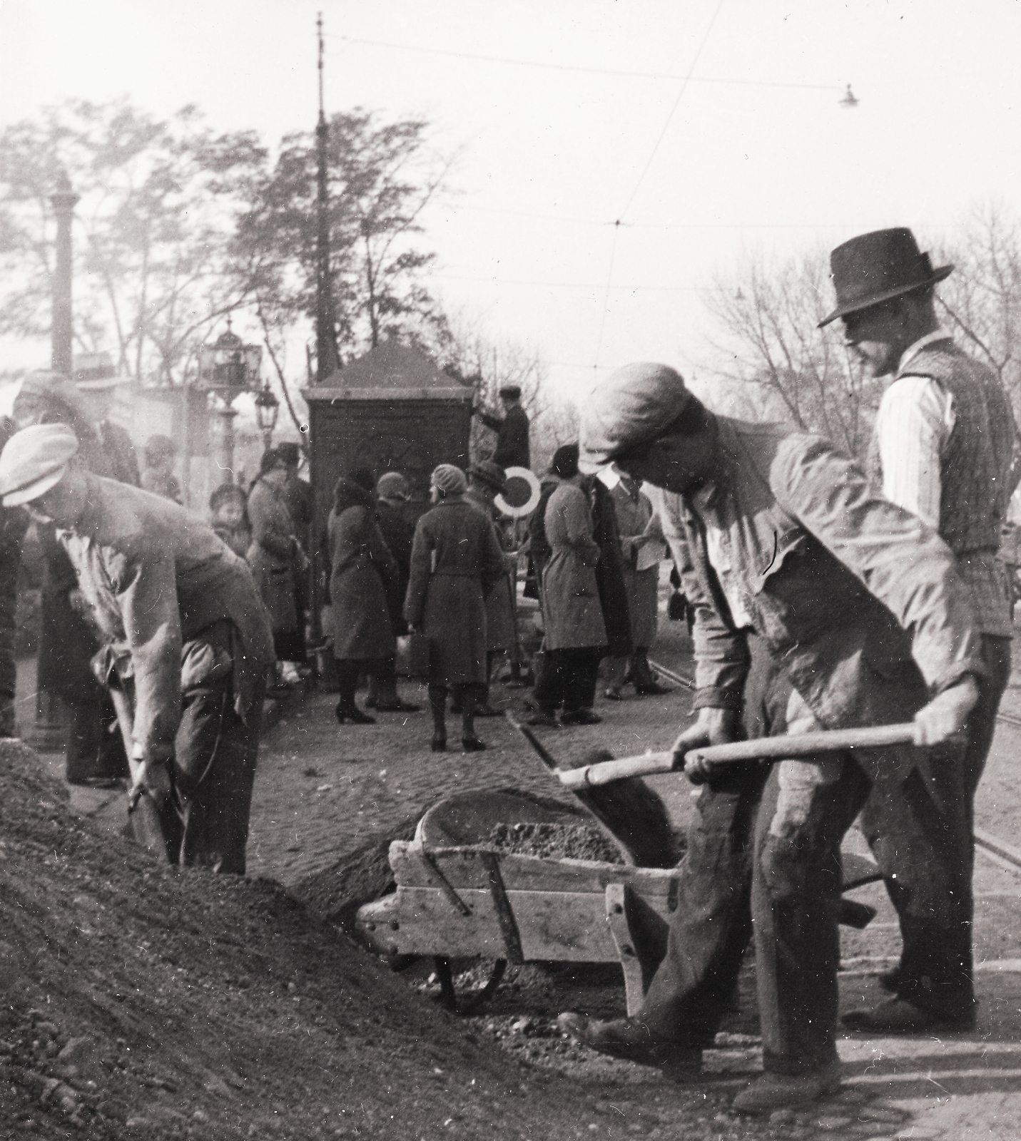 1931, Vincent Till Baumgartner, wheelbarrow, digging, Fortepan #213849