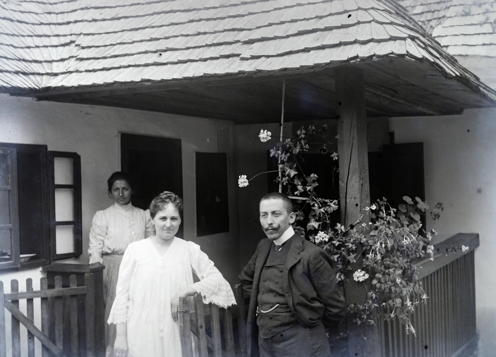 1916, Tóvári Tamás, porch, couple, moustache, Fortepan #213903