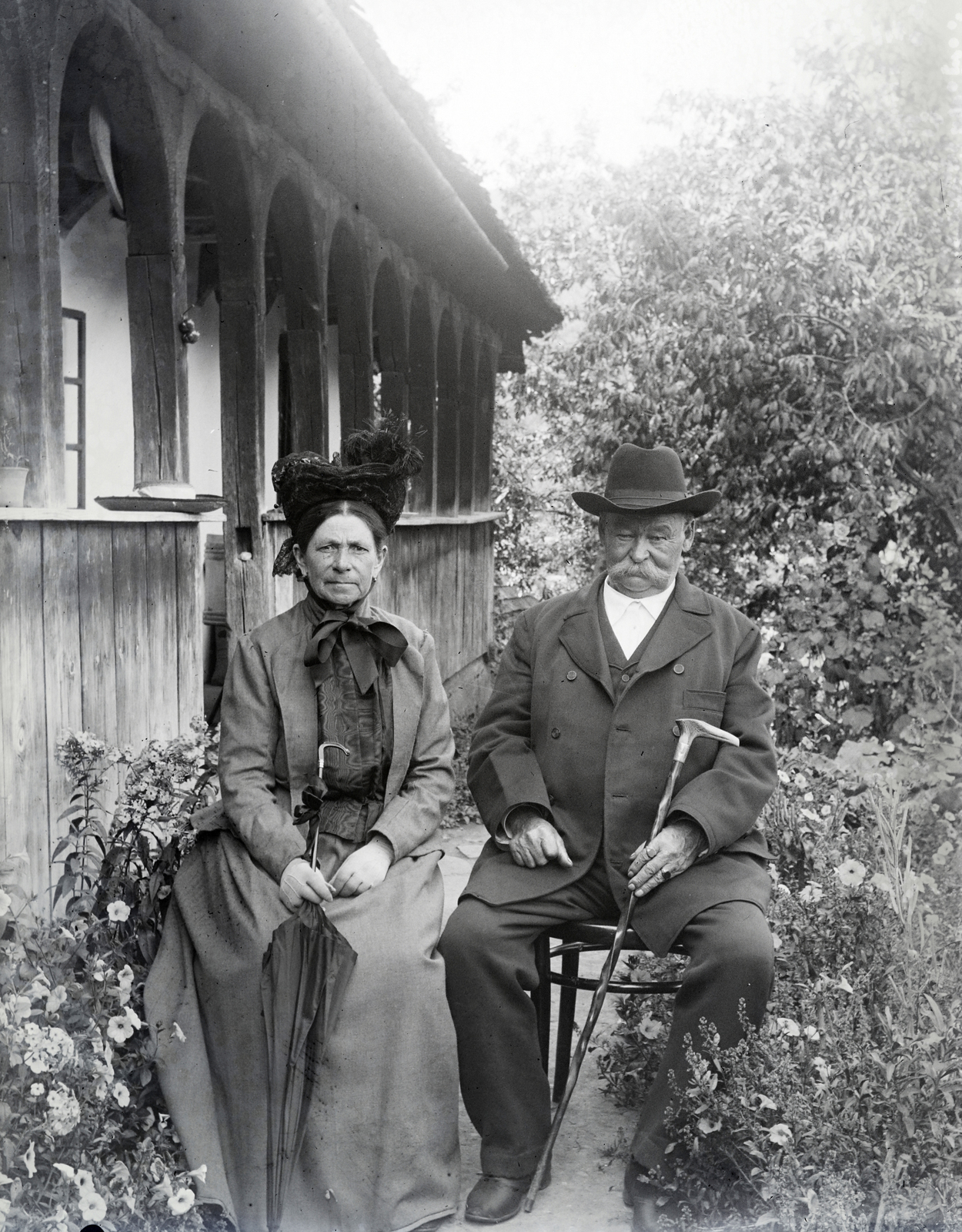 1915, Tóvári Tamás, hat, sunshades, porch, couple, moustache, Fortepan #213919
