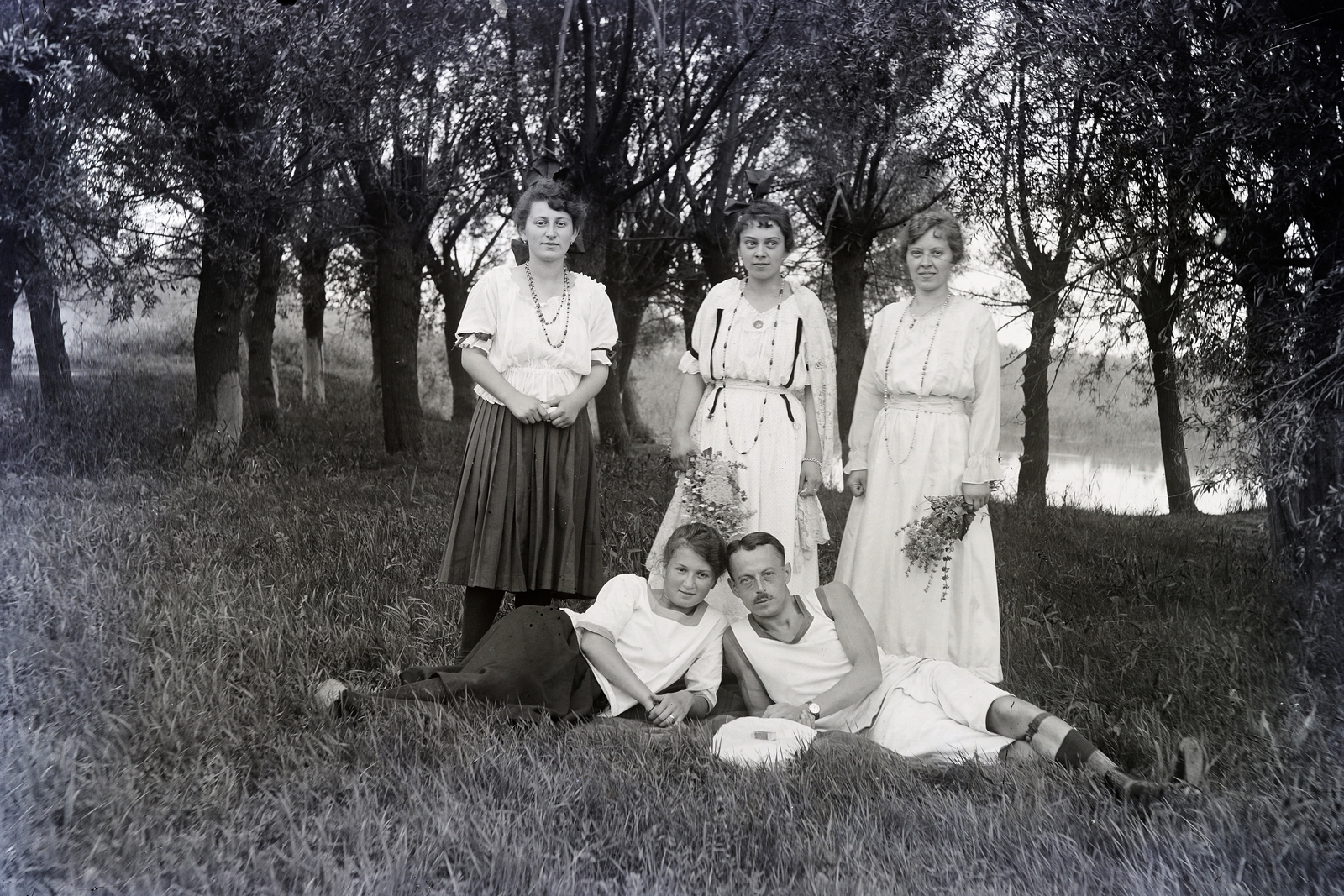 1916, Tóvári Tamás, csoportkép, folyópart, Fortepan #213934