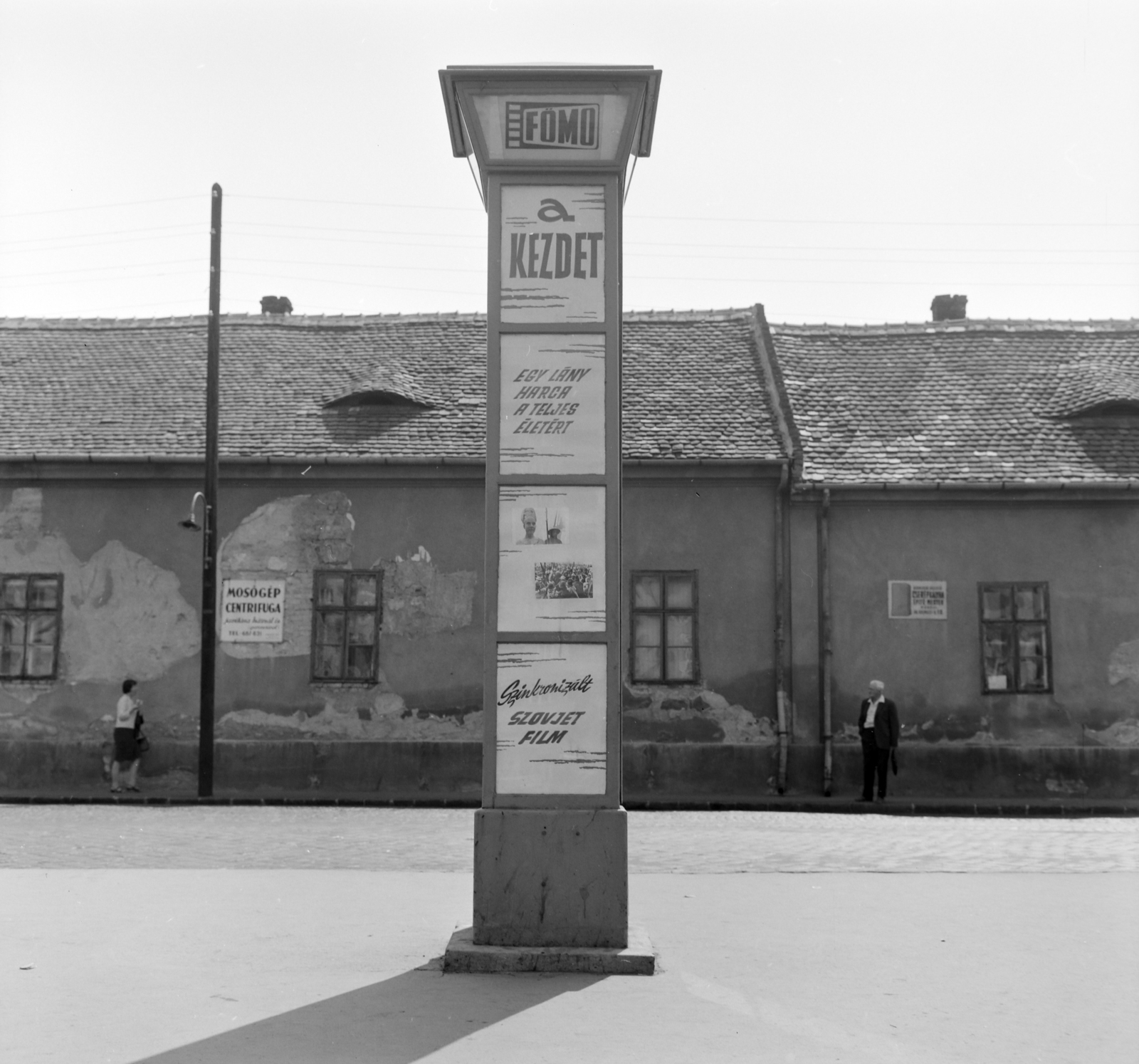 Hungary, Óbuda, Budapest III., Szentendrei út, a Fővárosi Moziüzemi Vállalat (FŐMO) által forgalmazott filmek hirdetőoszlopa a Miklós utcai autóbusz végállomáson., 1970, FŐFOTÓ, Budapest, Fortepan #214217