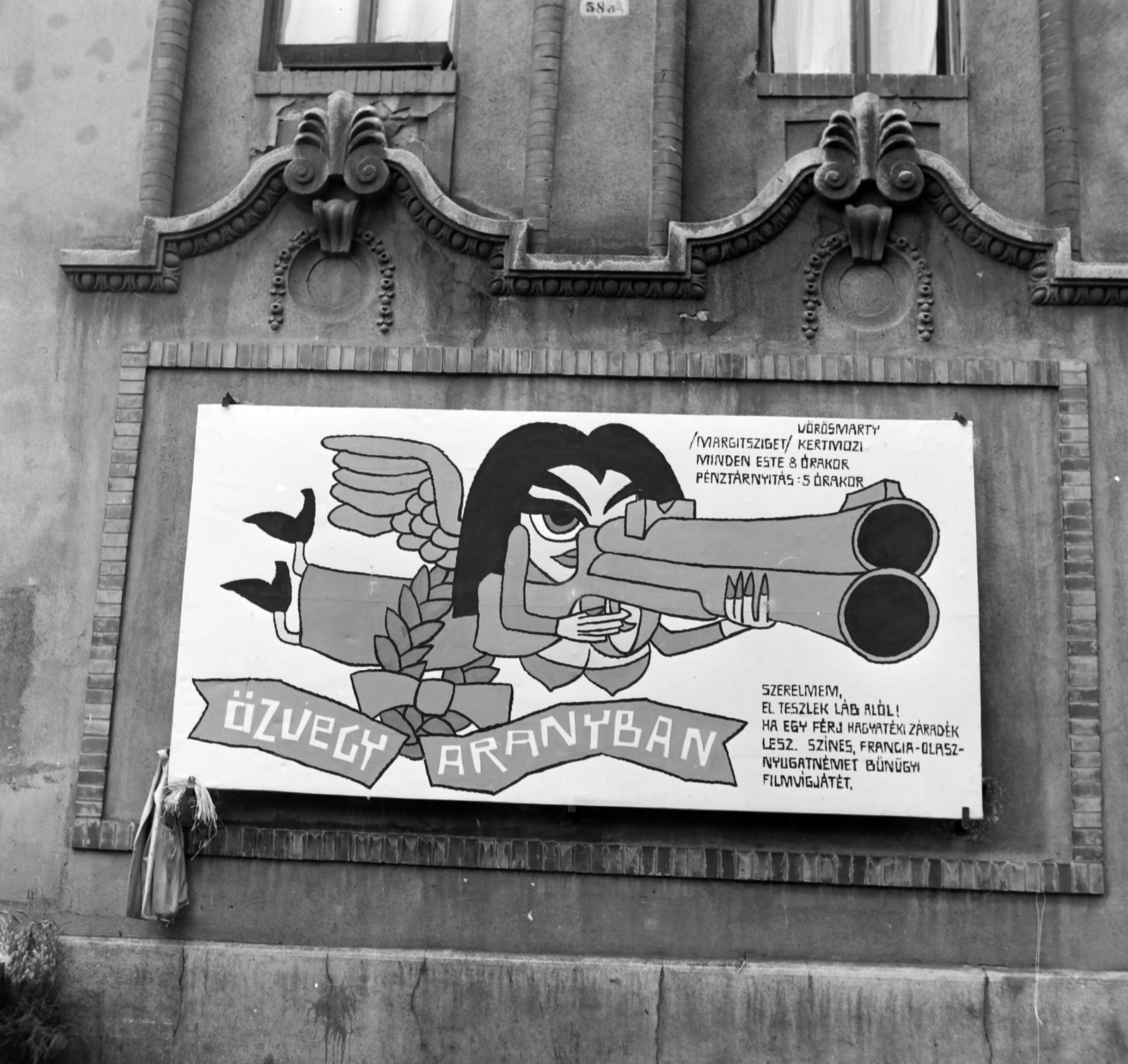 Hungary, Budapest VI., a Westend-ház oldal homlokzata a Nyugati (Marx) téri bejárat mellett. A Fővárosi Moziüzemi Vállalat (FŐMO) által forgalmazott film plakátja., 1970, FŐFOTÓ, Budapest, Fortepan #214225