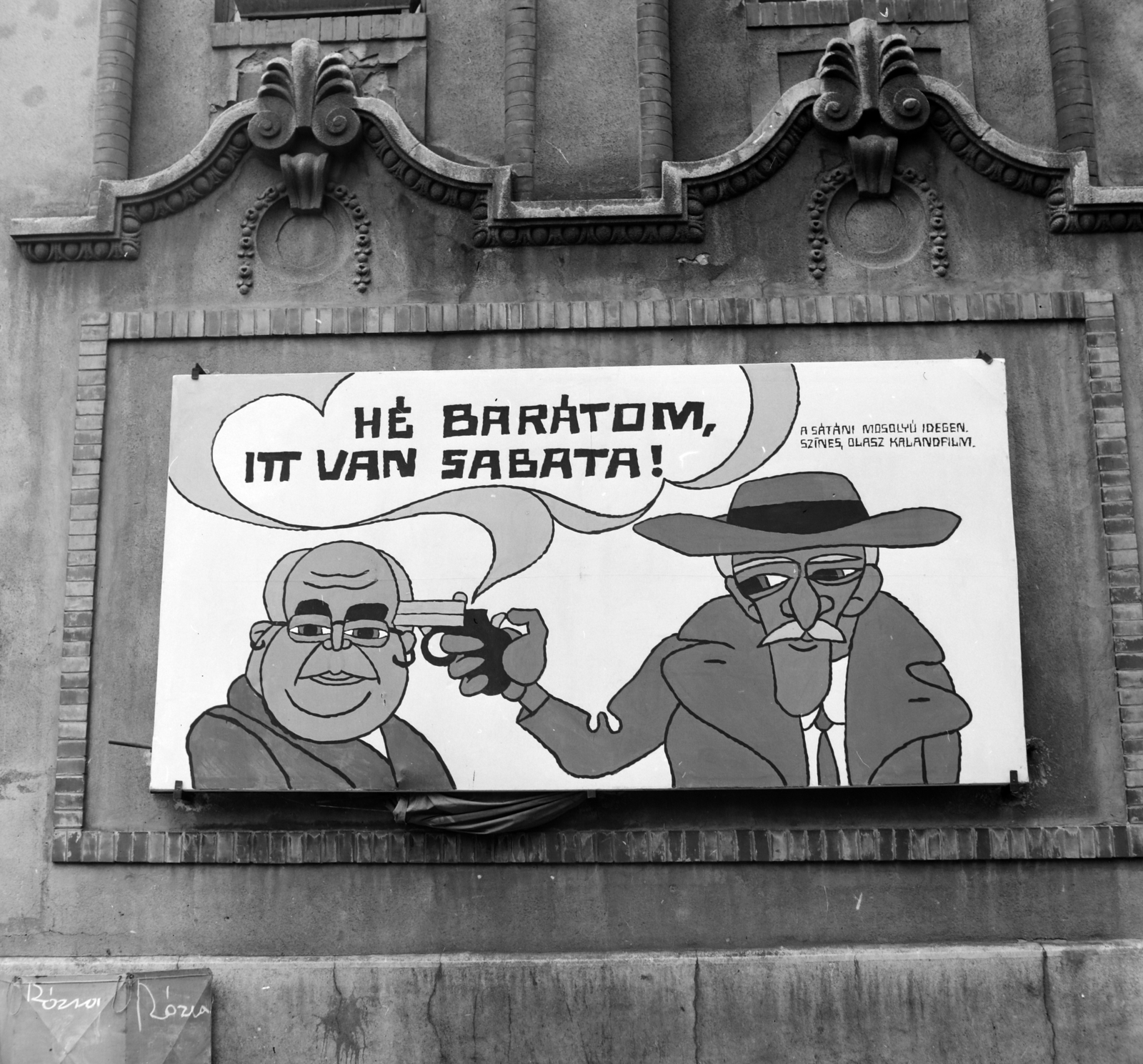 Hungary, Budapest VI., a Westend-ház oldal homlokzata a Nyugati (Marx) téri bejárat mellett. A Fővárosi Moziüzemi Vállalat (FŐMO) által forgalmazott film plakátja., 1970, FŐFOTÓ, Budapest, Fortepan #214322