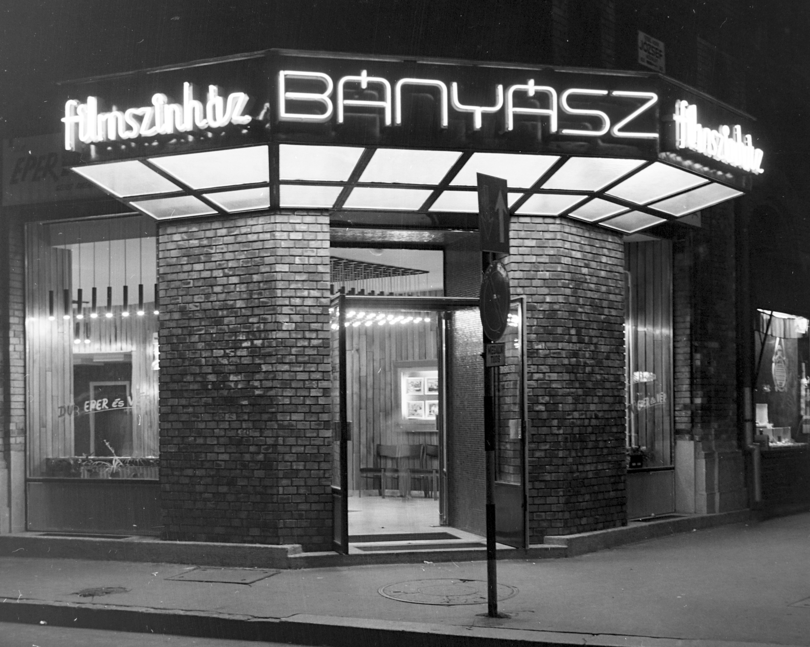 Hungary, Budapest VIII., Csepreghy utca - József körút sarok, Bányász mozi., 1972, FŐFOTÓ, Budapest, Fortepan #214329