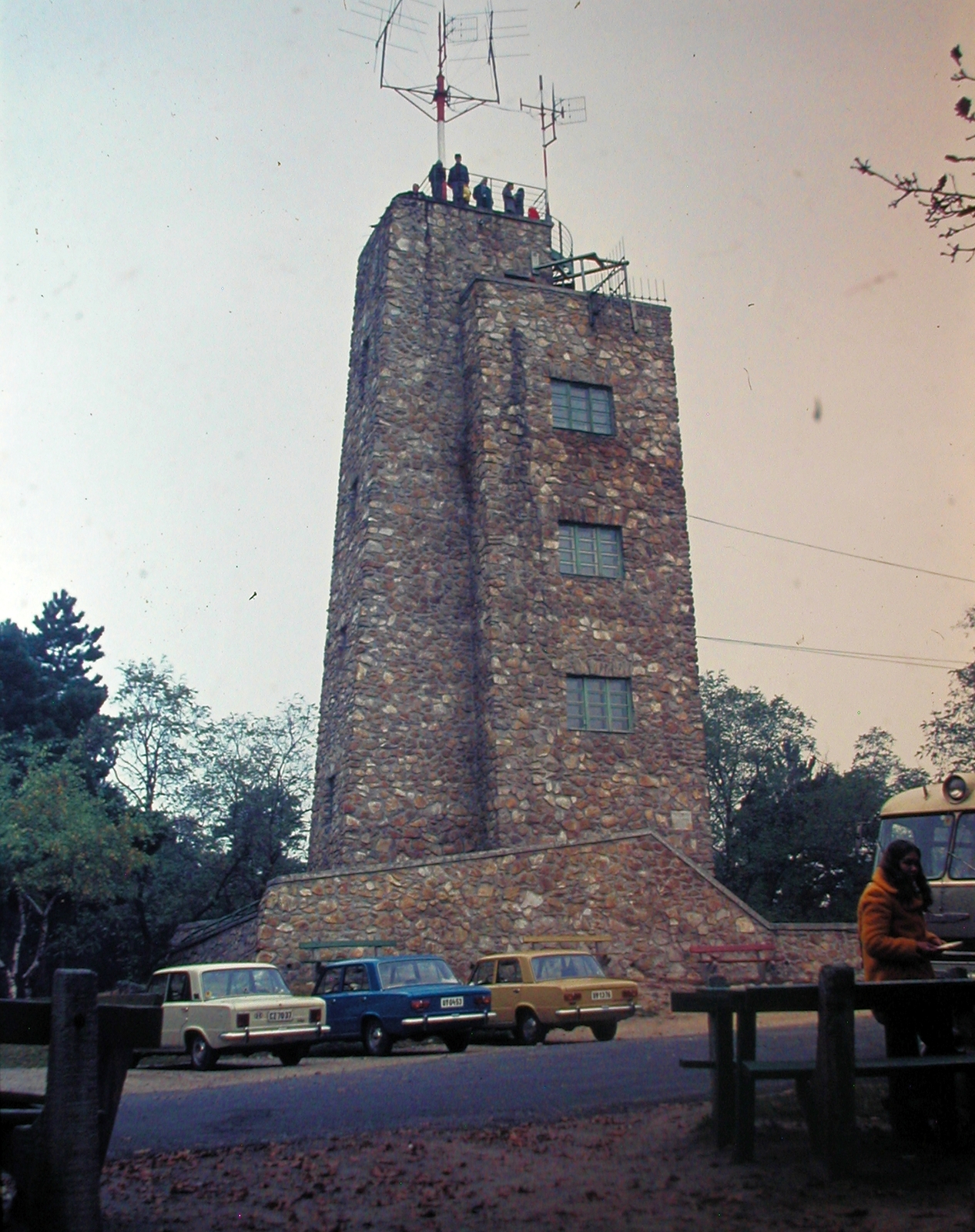 Magyarország, Sopron, Károly-kilátó., 1978, Fortepan, színes, Lada-márka, Polski Fiat-márka, antenna, torony, kilátó, Winkler Oszkár-terv, Fortepan #21435