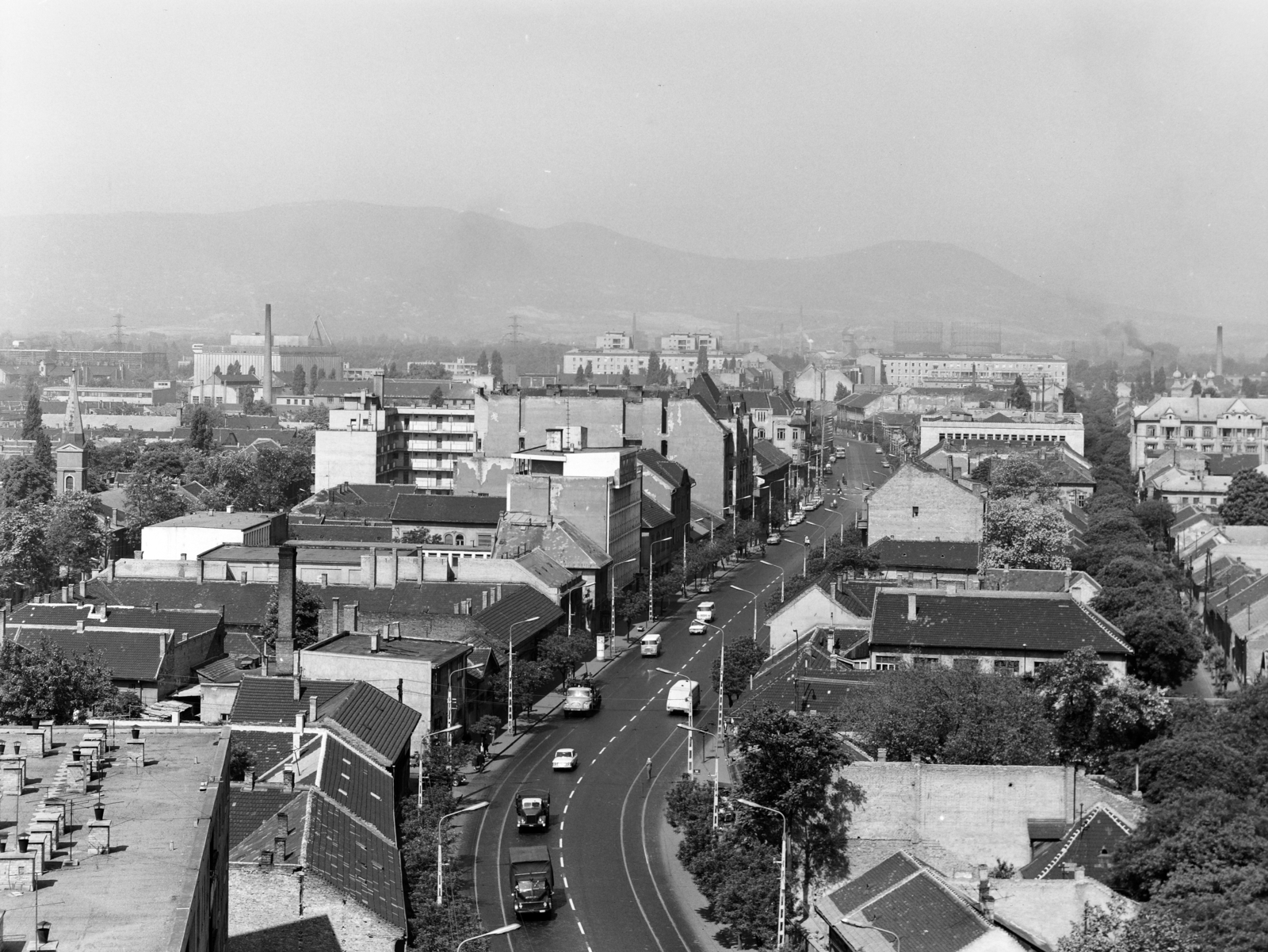 Hungary, Budapest IV., kilátás az Árpád útra a Rózsa utca sarkánál lévő panelházból. Jobbra középen az Állami Áruház., 1970, FŐFOTÓ, Budapest, Fortepan #214359