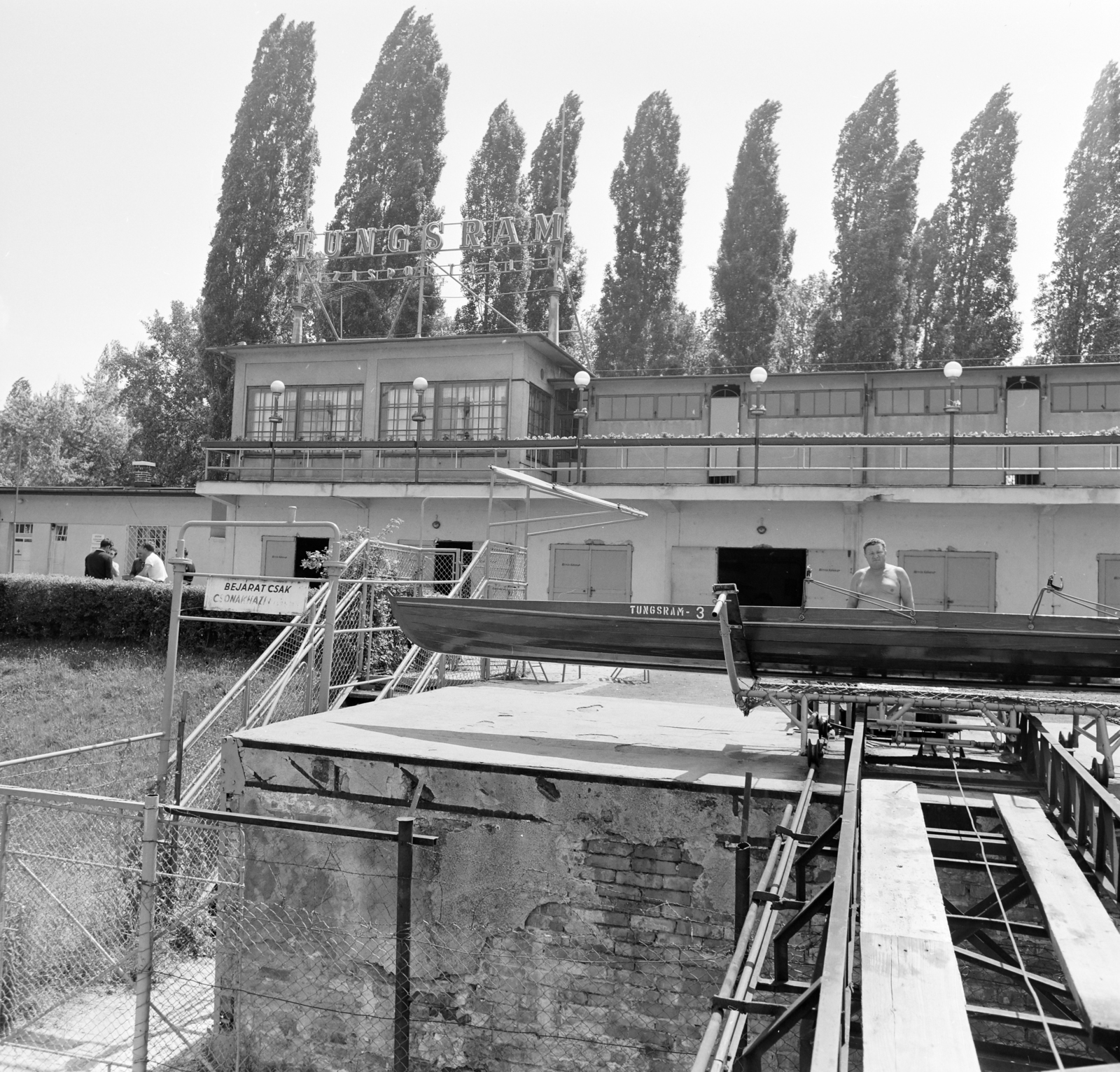 Hungary, Budapest IV., Üdülő sor, előtérben a Tungsram strand területén lévő csónakház csónakszállítója., 1970, FŐFOTÓ, Budapest, Fortepan #214383