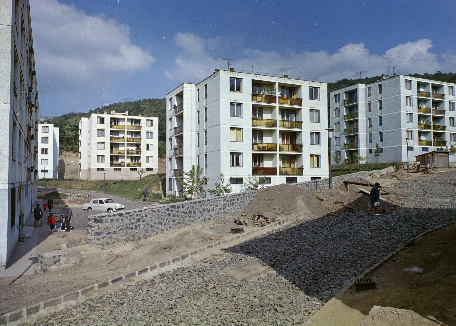 Hungary, Salgótarján, a Báthori István út épületei az építés alatt álló Zrínyi Miklós út felől nézve., 1970, FŐFOTÓ, Fortepan #214395