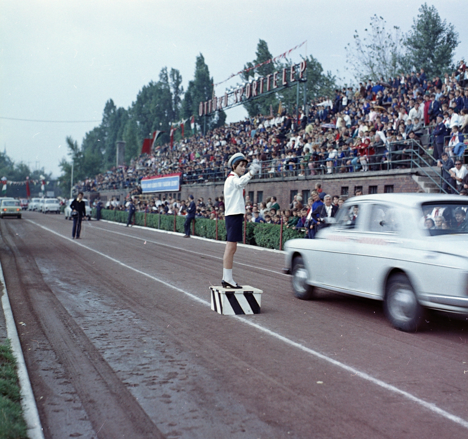 Magyarország, Margitsziget, Budapest, Úttörő sporttelep / Úttörő stadion (később Margitszigeti Atlétikai Centrum), a Budapesti Közlekedési Úttörők V. találkozója 1970. szeptember 13-án., 1970, FŐFOTÓ, Fejér Zoltán, Fortepan #214417