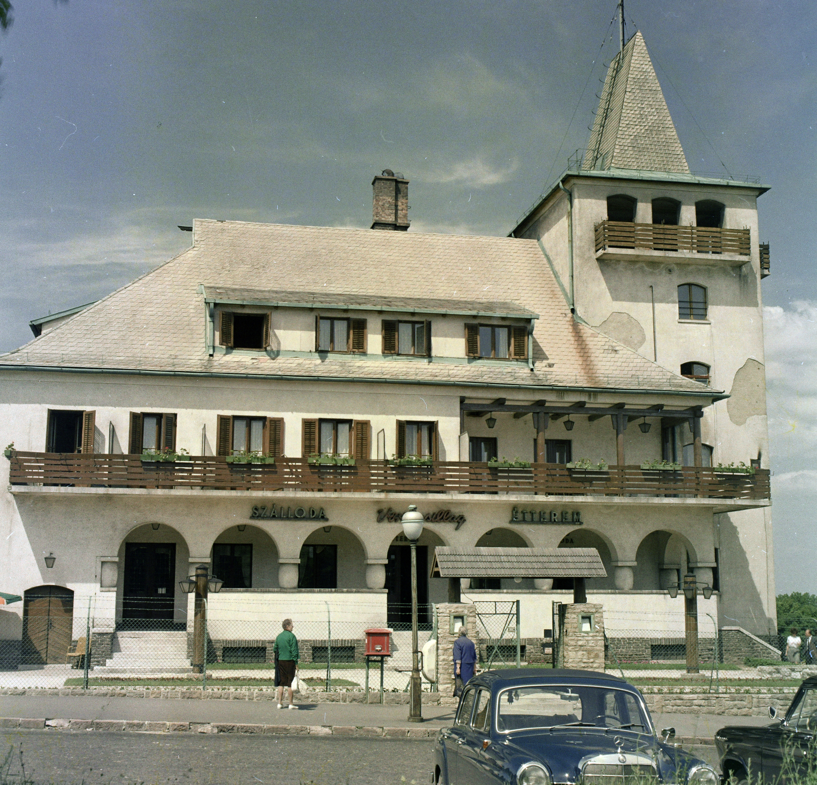 Magyarország, Széchenyihegy, Budapest XII., Rege utca, Vörös Csillag (egykor Golf, később Panoráma) szálloda., 1970, FŐFOTÓ, postaláda, Budapest, Fortepan #214457