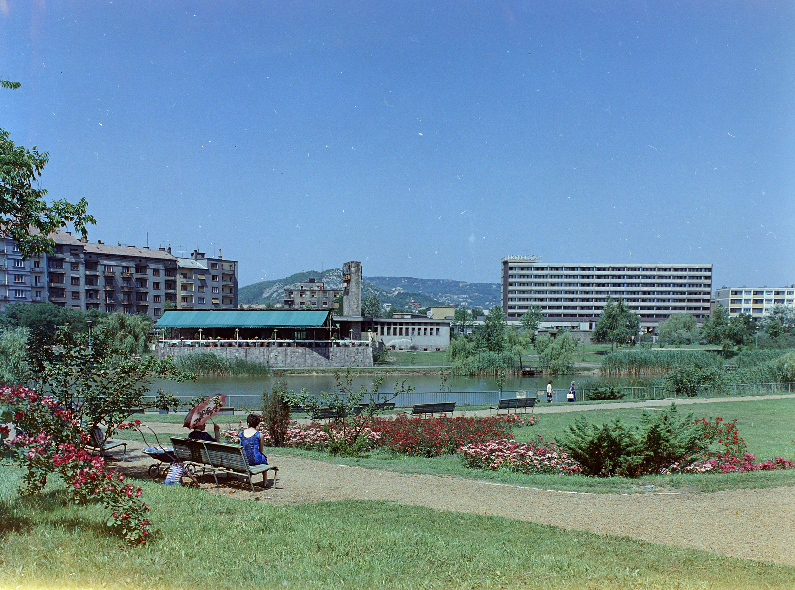 Hungary, Budapest XI., Feneketlen-tó, szemben a Park Étterem, jobbra a Sport (később Flamenco) szálló., 1970, FŐFOTÓ, Budapest, Fortepan #214462