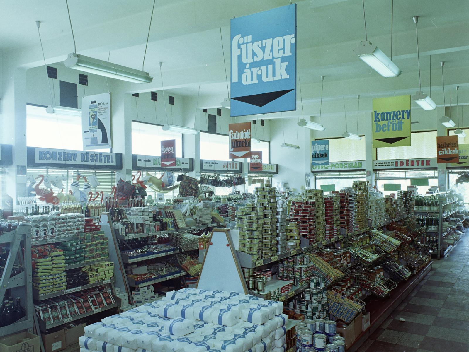 Hungary, Vác, Deákvári főtér, ABC áruház., 1970, FŐFOTÓ, Fortepan #214490