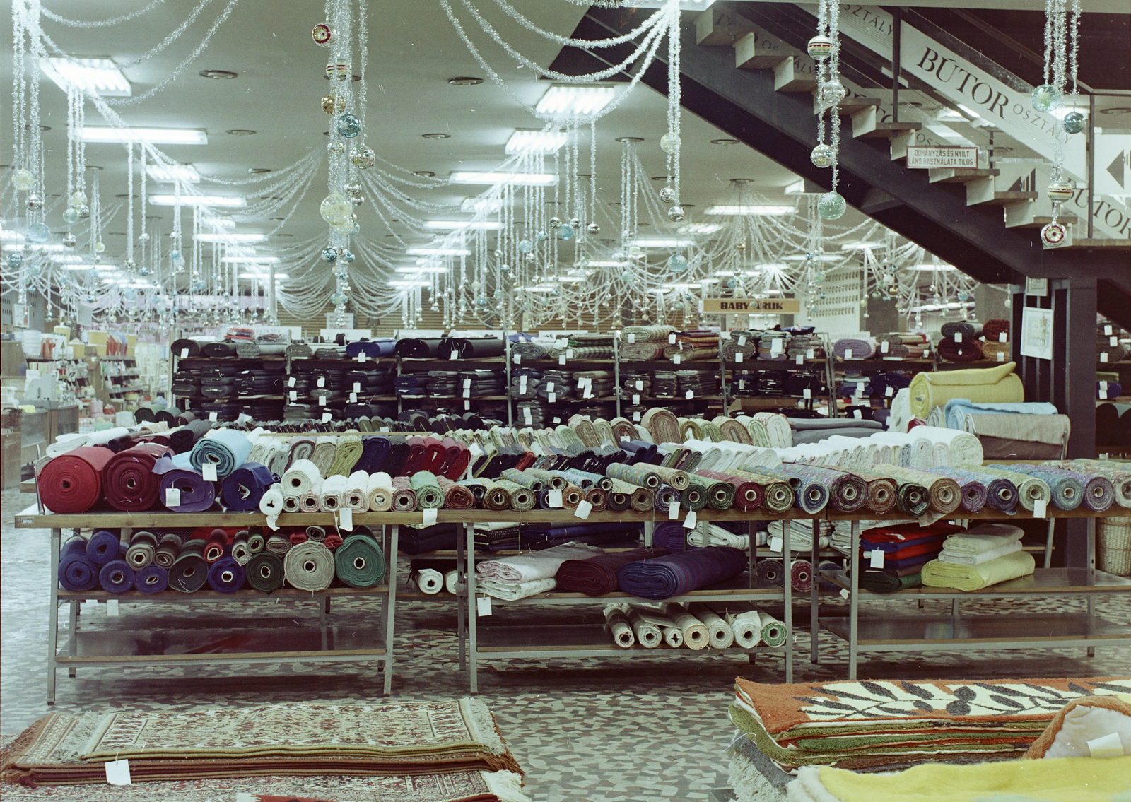 Hungary, Budapest VIII., Blaha Lujza tér, Corvin Áruház., 1970, FŐFOTÓ, display, store, shop interior, Budapest, colorful, haberdashery, Christmas, decoration, Fortepan #214557