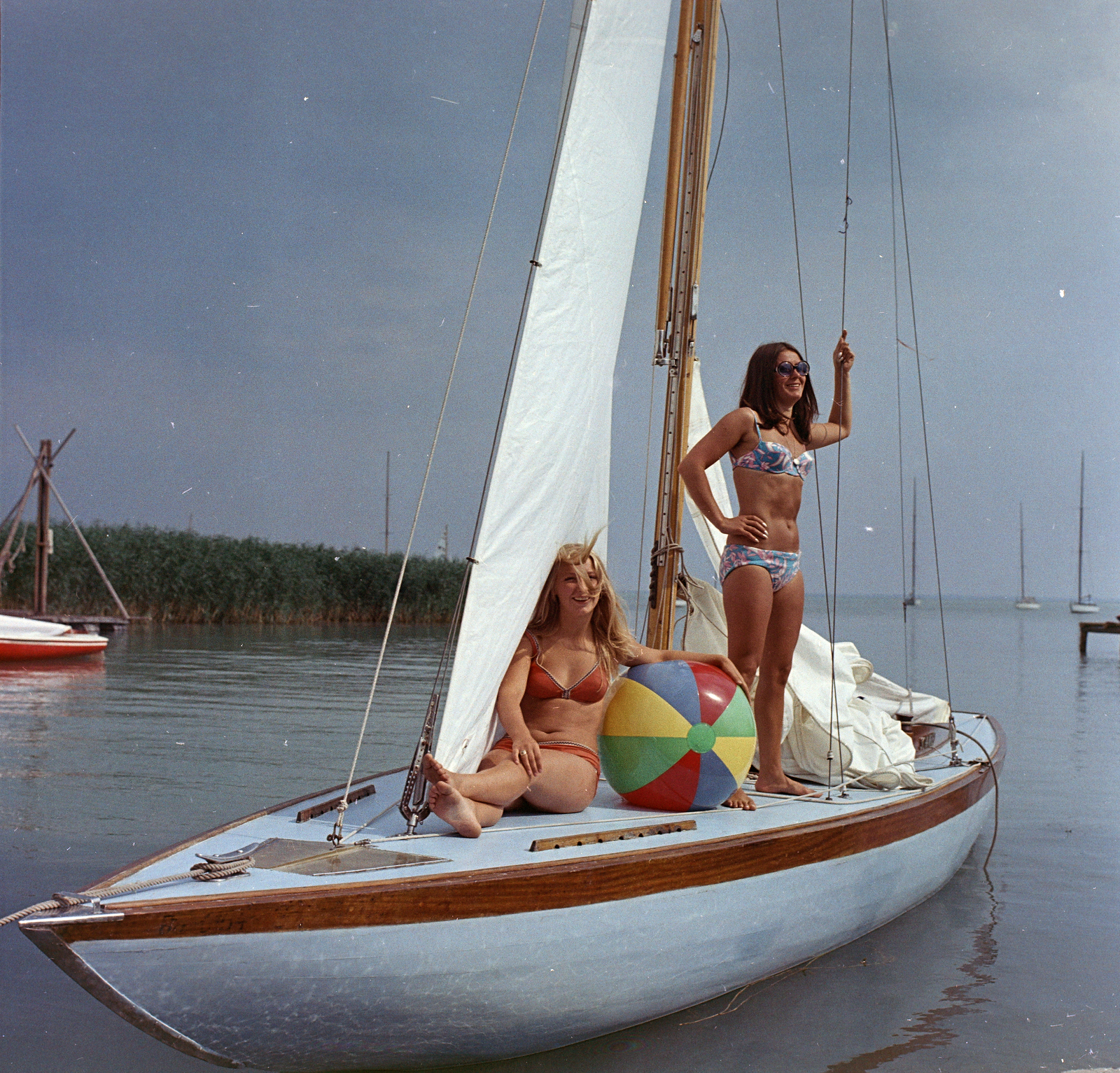 Magyarország,Balaton, 1970, FŐFOTÓ, vitorláshajó, strandlabda, divatfotó, Fortepan #214572