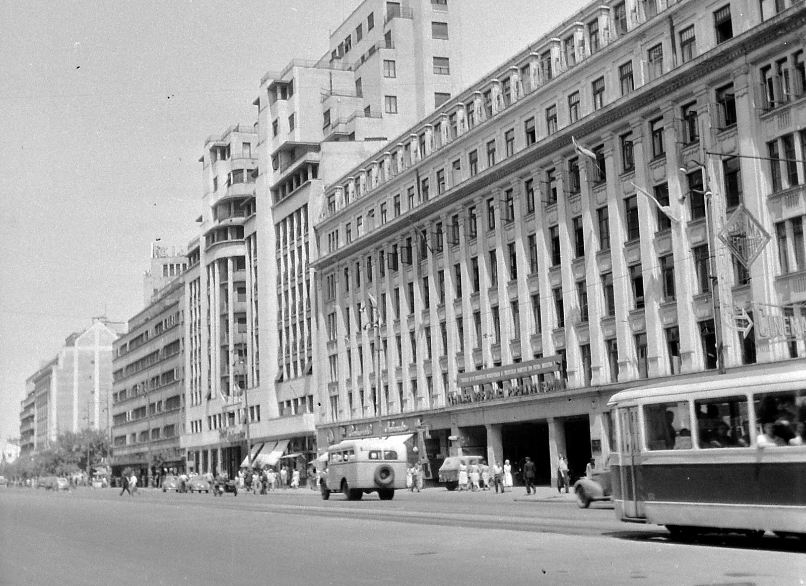Romania, Bucharest, Bulevardul General Gheorghe Magheru., 1957, Gyöngyi, bus, neon sign, tram, avenue, Fortepan #2146