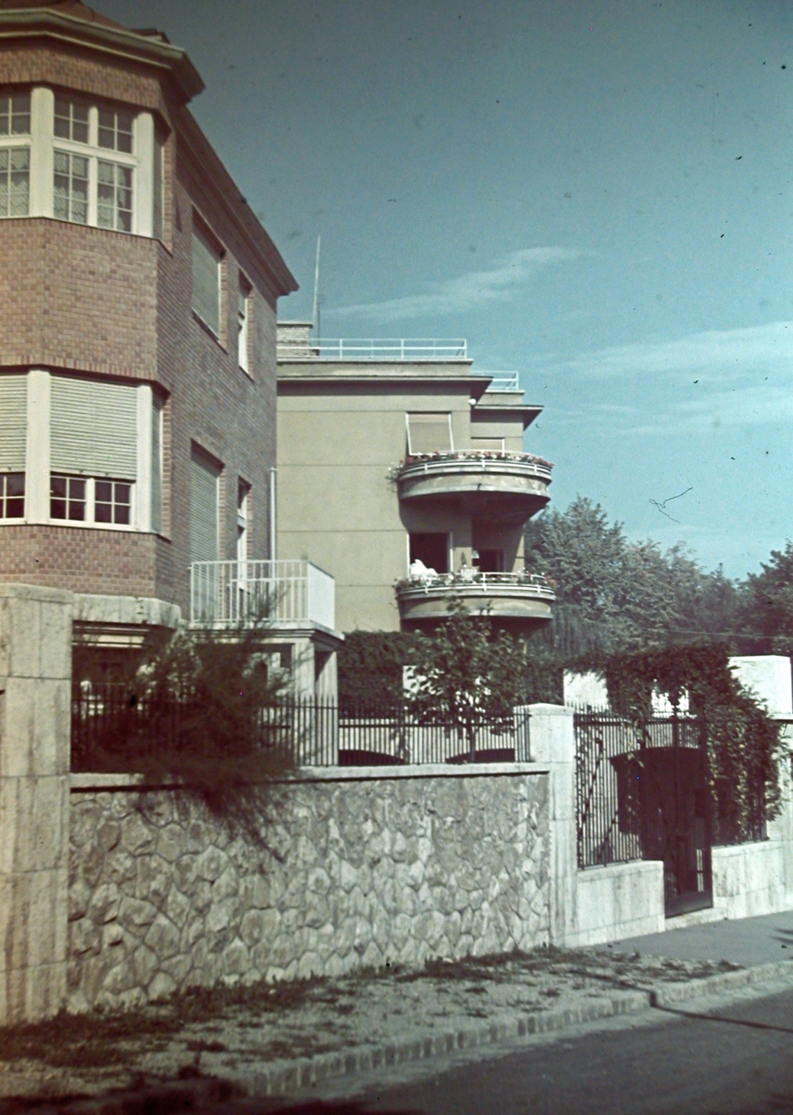 Magyarország, Budapest XII., Kissvábhegy, Roskovics utca 8. és 10. sz. épület., 1938, Fortepan, színes, Budapest, Fortepan #21466