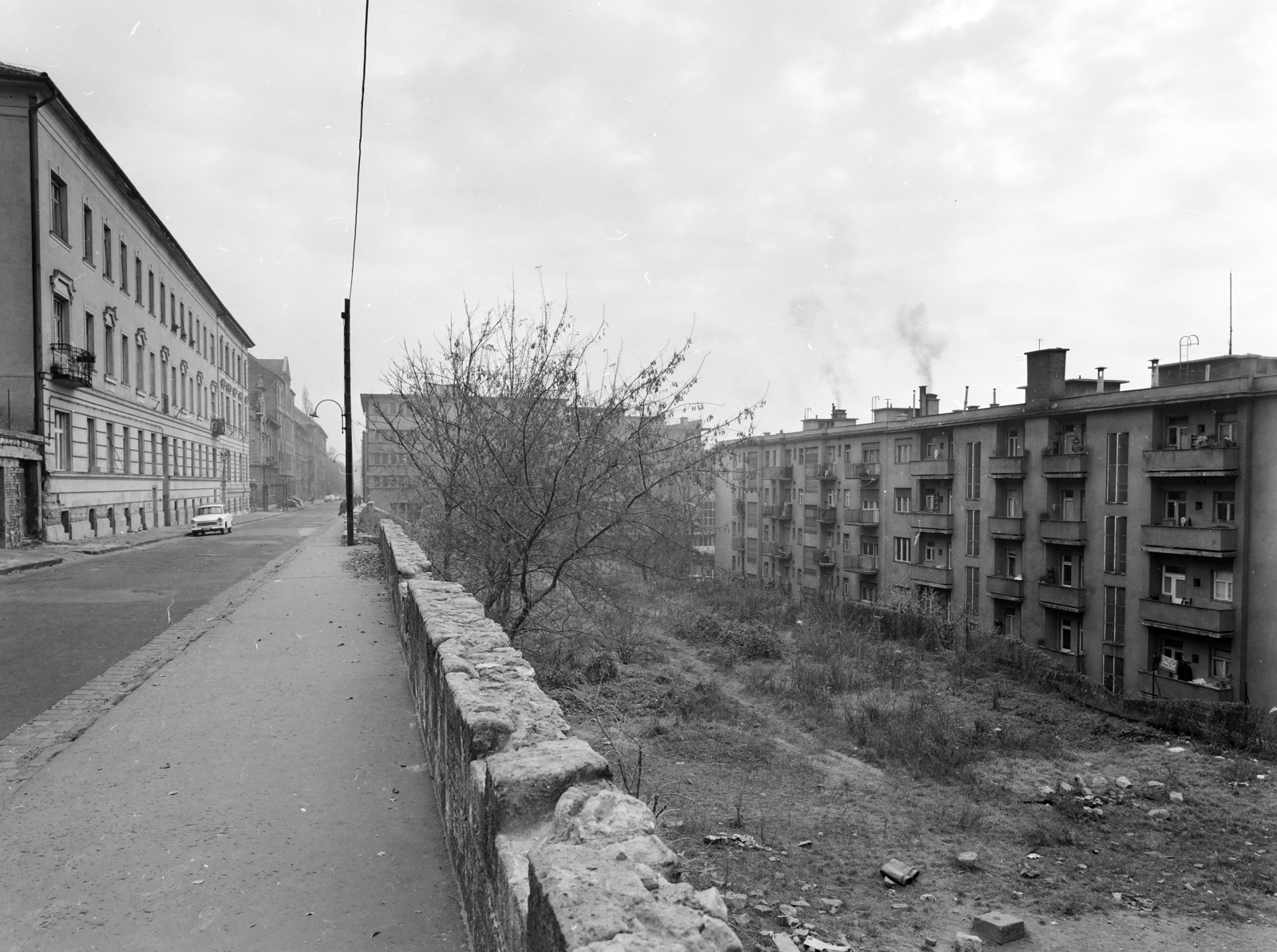Hungary, Budapest I., Logodi utca, balra a 37-es számú ház, jobbra az Attila út 103-101 számú épülettömb hátsó homlokzata., 1970, FŐFOTÓ, Budapest, Fortepan #214735