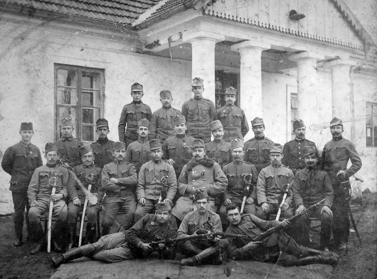 1916, Nagy Csilla, First World War, uniform, yard, tableau, men, weapon, soldier, medal, mansion, pediment, Fortepan #21474