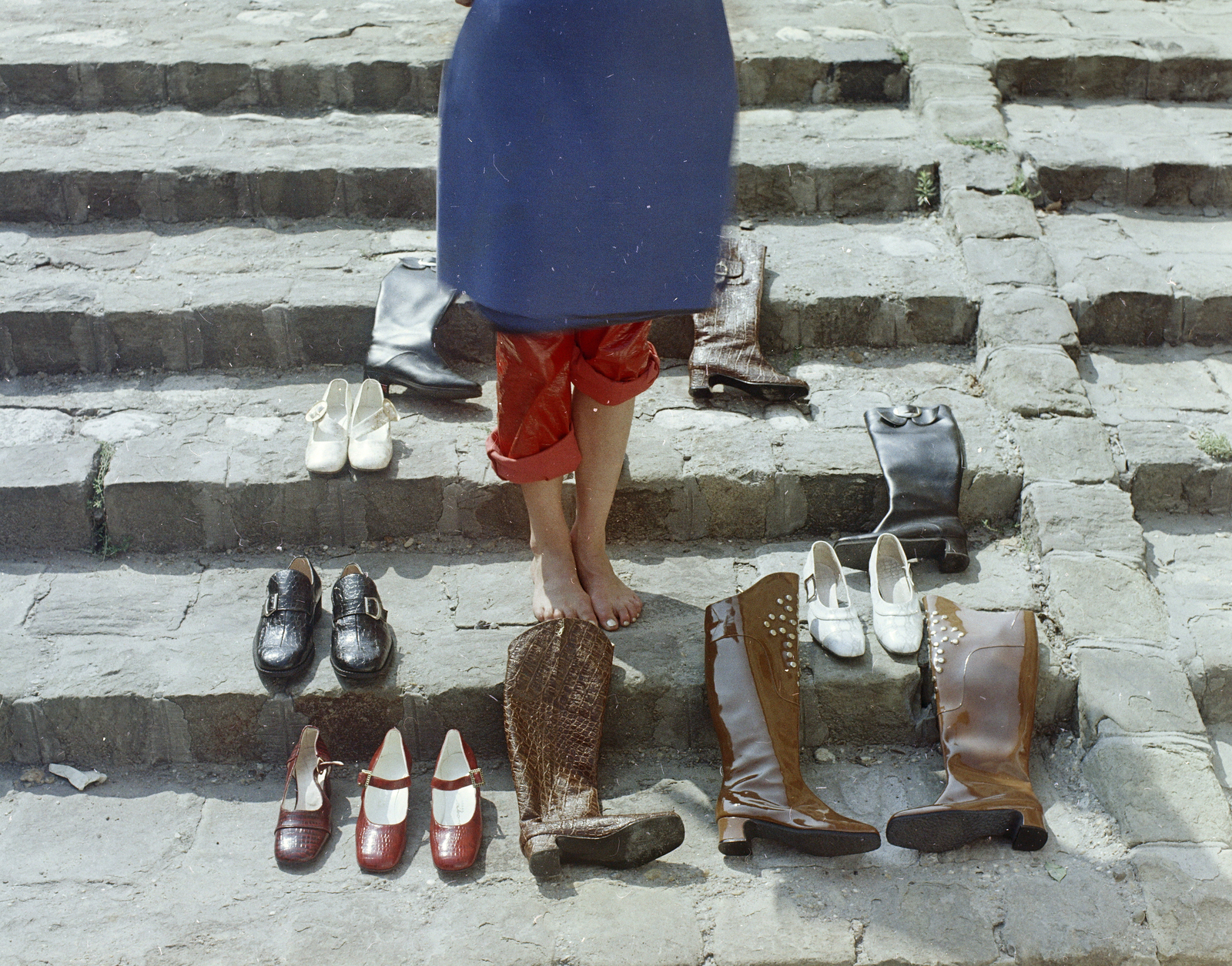 Hungary, Budapest I., Pala utca., 1970, FŐFOTÓ, shoe, stairs, boots, barefoot, Budapest, Fortepan #214872