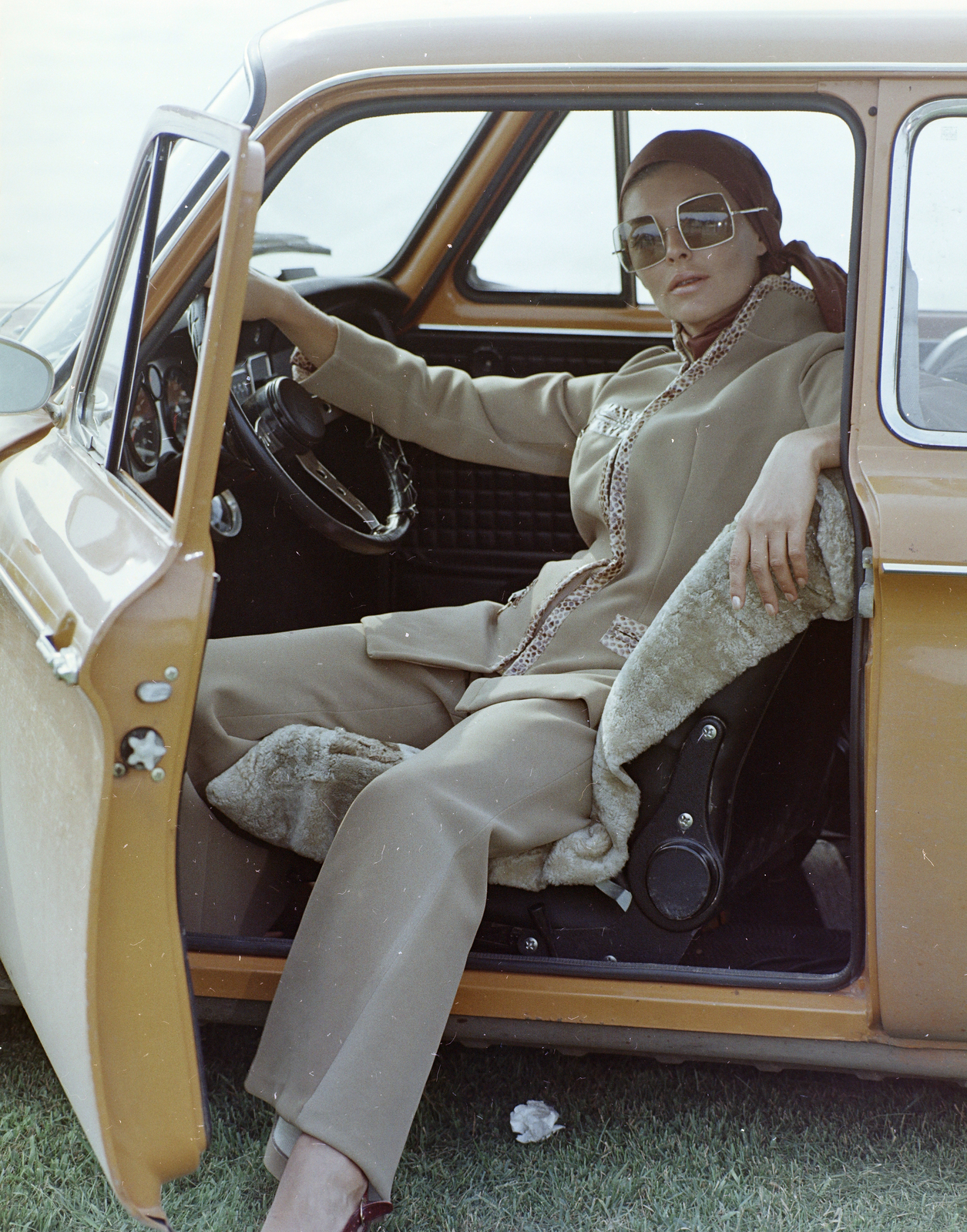 Hungary, Budapest V., pesti alsó rakpart, Takács Zsuzsa manöken., 1970, FŐFOTÓ, Budapest, girls'n'cars, fashion photo, Fortepan #214877