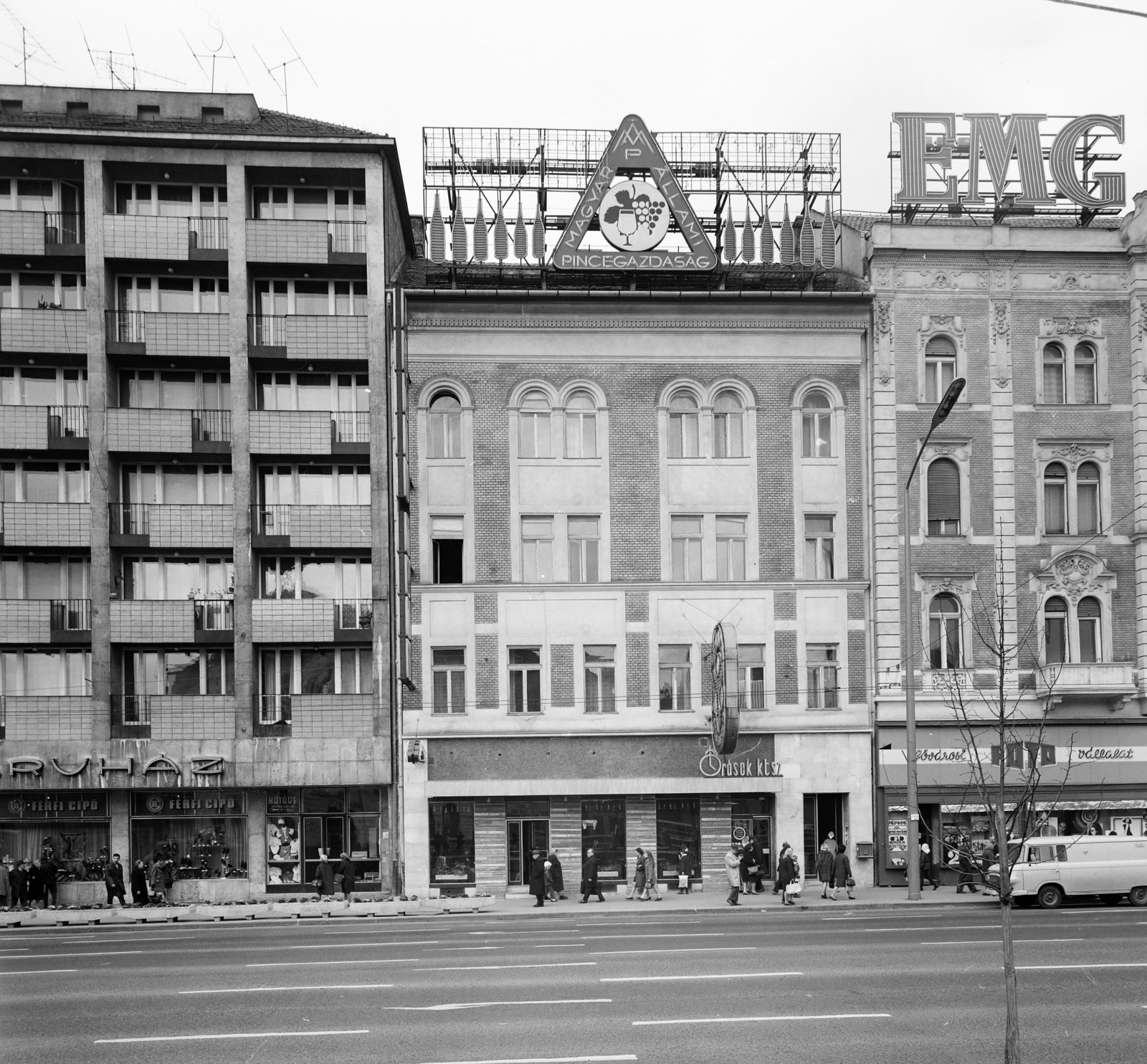 Hungary, Budapest VII., Baross tér, szemben középen a 19-es számú ház., 1971, FŐFOTÓ, Budapest, Fortepan #214897
