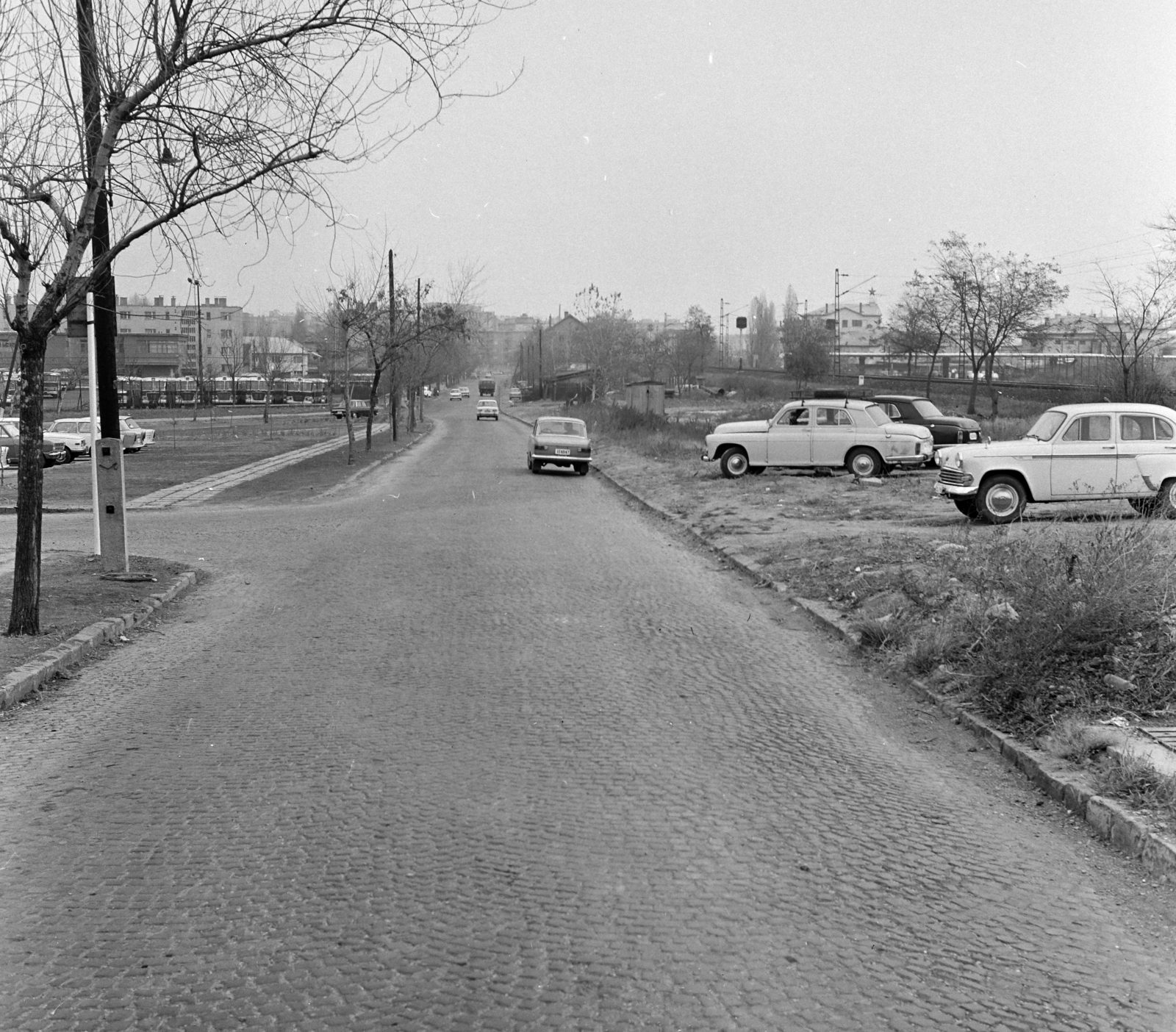 Magyarország, Budapest XI., Hamzsabégi út, balra a Kelenföldi buszgarázs., 1971, FŐFOTÓ, Budapest, Fortepan #214908