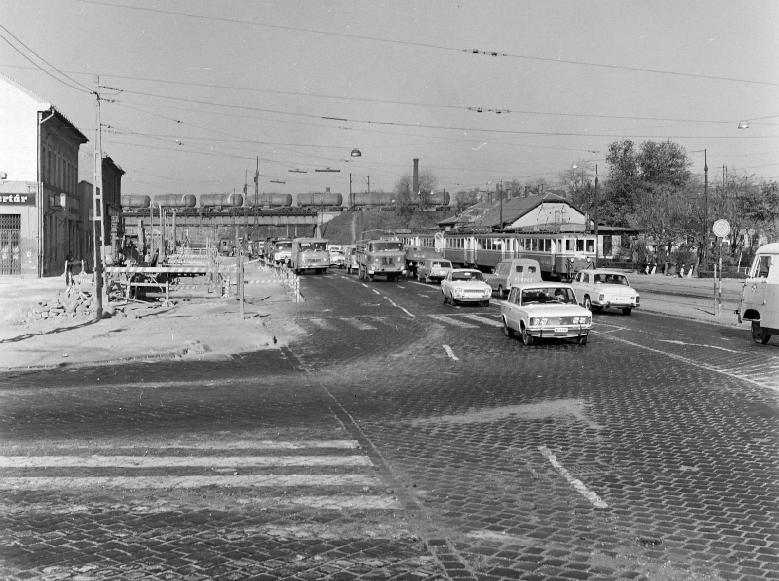 Hungary, Budapest IX., Soroksári út, balra a Kvassay Jenő út, jobbra a villamosvasút és a HÉV forgalmi-műszaki telepei, a Vágóhíd kocsiszín., 1971, FŐFOTÓ, Budapest, Fortepan #214918