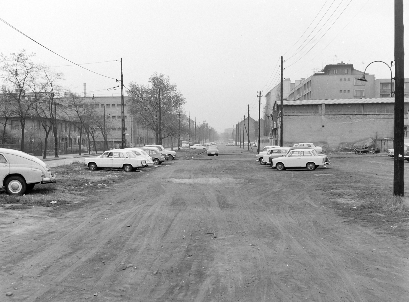 Hungary, Budapest XIV., Hungária körút a Thököly út irányába nézve, szemben a Semsey Andor utca sarkán a Telefongyár épülete., 1971, FŐFOTÓ, Budapest, Fortepan #214932