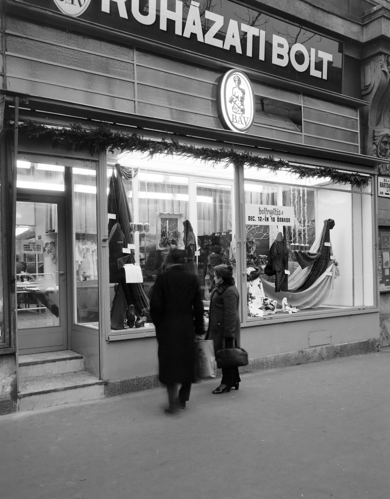 Hungary, Budapest XI., Bartók Béla út 39., 1971, FŐFOTÓ, Show window, clothing store, Budapest, Fortepan #214942