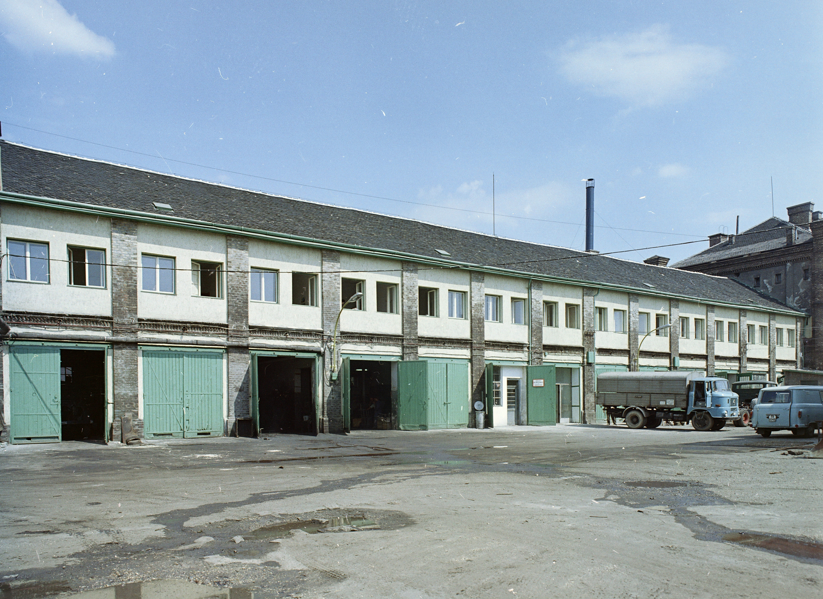 Hungary, Budapest X., Halom utca 42, a Tejipari Szállítási Szolgáltató és Készletező Vállalat (TSzSzKV) gépjárműjavító telepe., 1971, FŐFOTÓ, Budapest, Fortepan #215028
