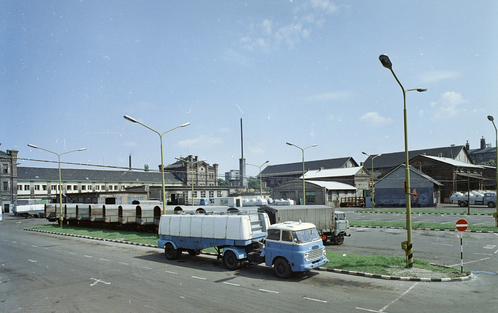 Hungary, Budapest X., Halom utca 42, a Tejipari Szállítási Szolgáltató és Készletező Vállalat (TSzSzKV) gépjárműjavító telepe., 1971, FŐFOTÓ, Budapest, Fortepan #215029