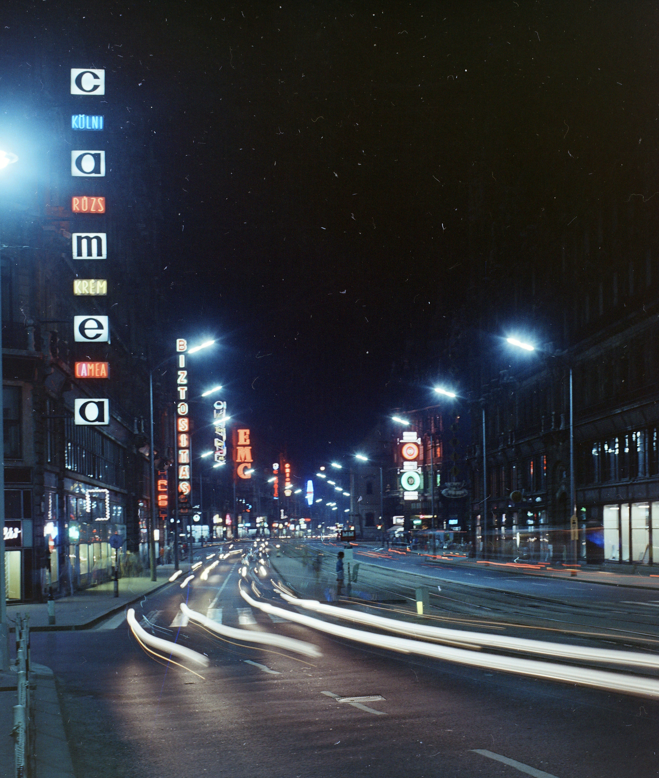 Hungary, Budapest V., Szabad sajtó út a Ferenciek tere (Felszabadulás tér) felé nézve, balra a Váci utca torkolata., 1971, FŐFOTÓ, Budapest, Fortepan #215048