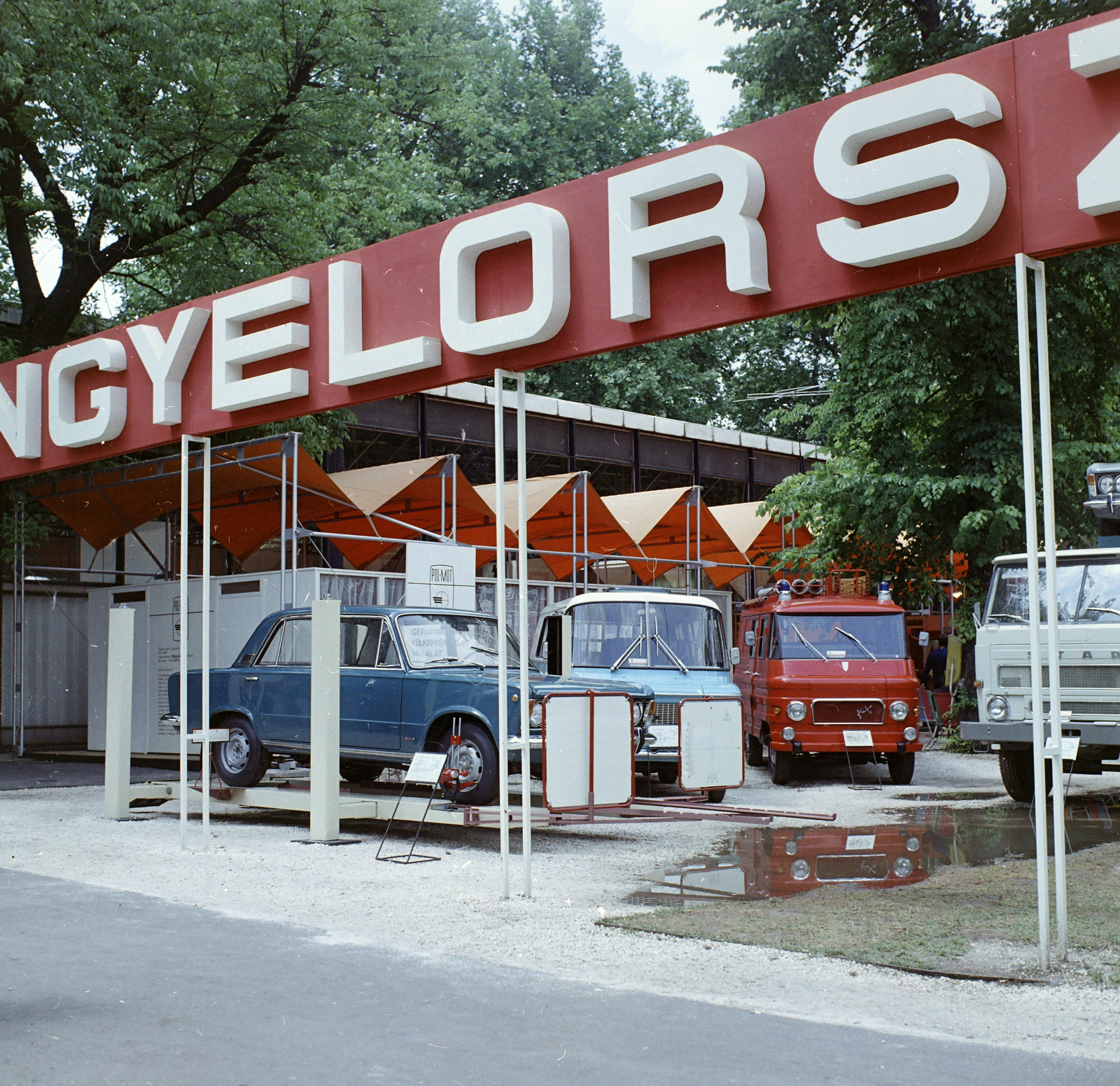 Magyarország, Városliget,Budapesti Nemzetközi Vásár, Budapest XIV., lengyel gépjárművek kiállítása., 1971, FŐFOTÓ, Budapest, Fortepan #215074
