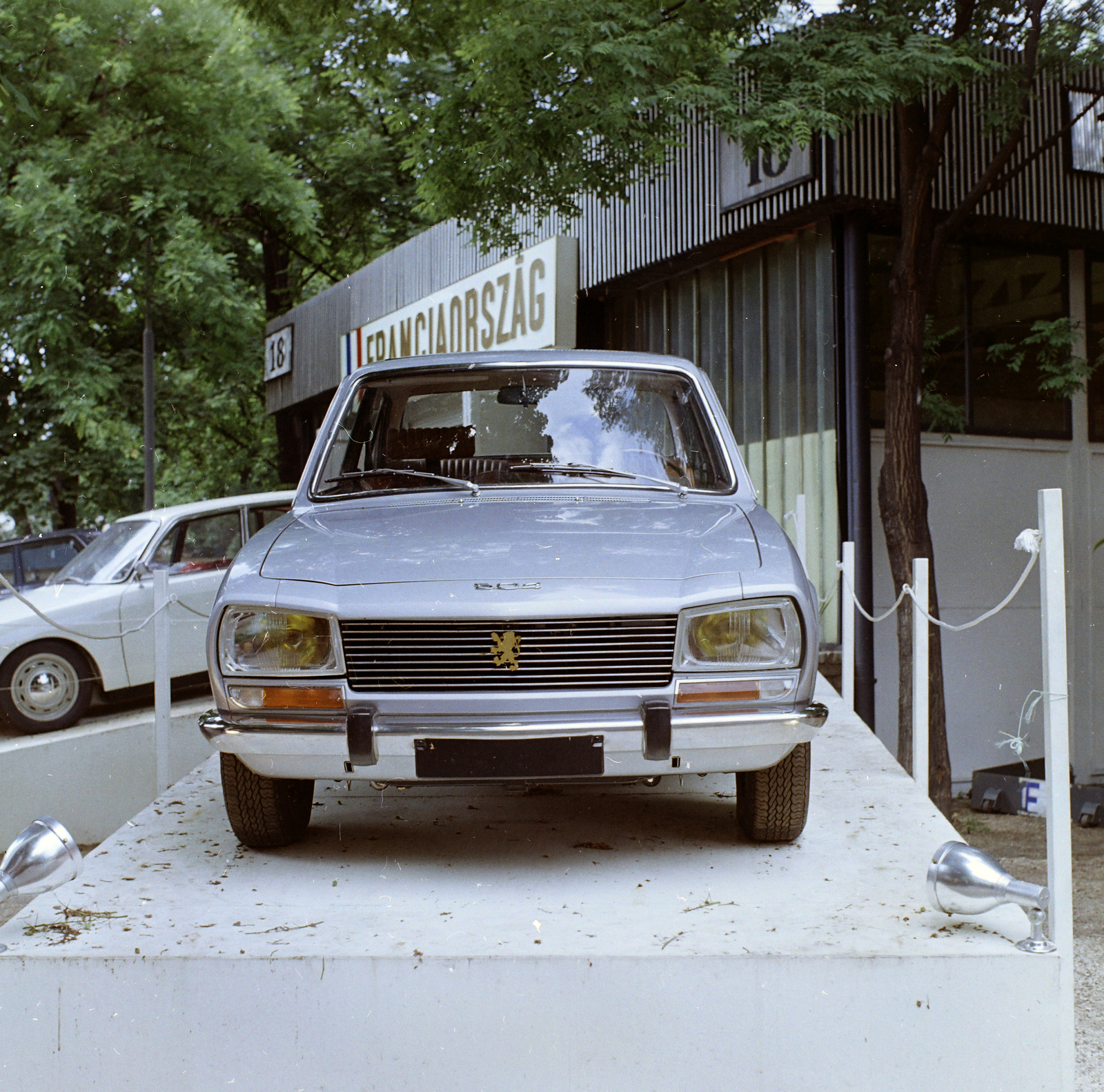 Magyarország, Városliget,Budapesti Nemzetközi Vásár, Budapest XIV., francia Peugeot személygépjárművek kiállítása., 1971, FŐFOTÓ, színes, Peugeot-márka, Budapest, Peugeot 504, Fortepan #215075