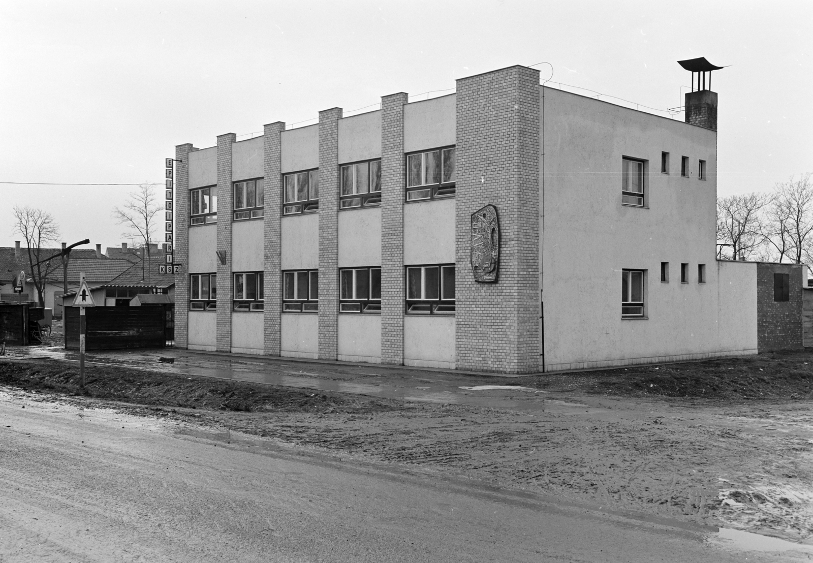Magyarország, Gyomaendrőd, Kossuth Lajos út - Zrínyi Miklós utca sarok, Építőipari KSZ., 1971, FŐFOTÓ, Fortepan #215105