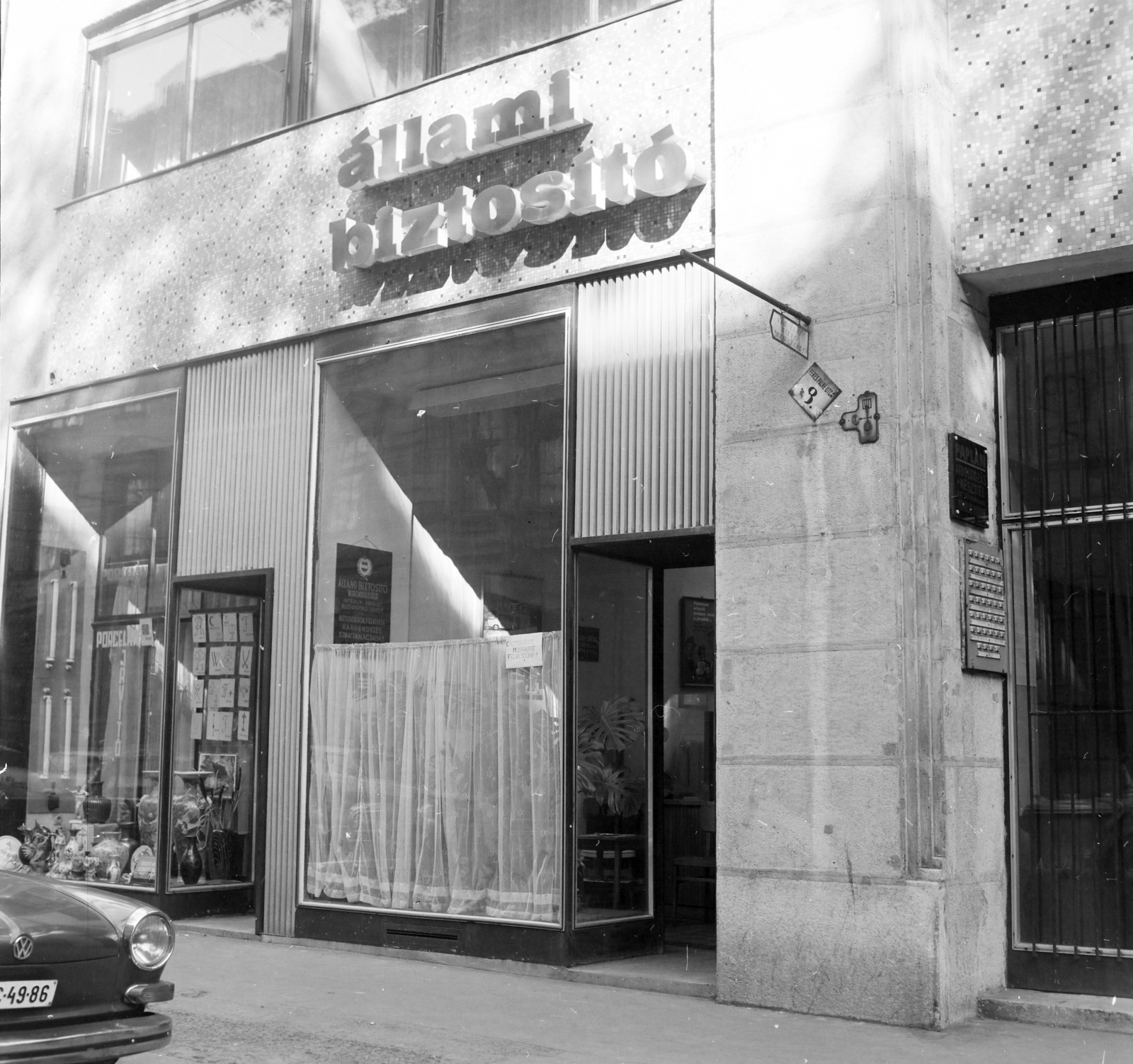 Magyarország, Budapest V., Veres Pálné utca 8., az Állami Biztosító kirendeltsége., 1971, FŐFOTÓ, Budapest, Fortepan #215130