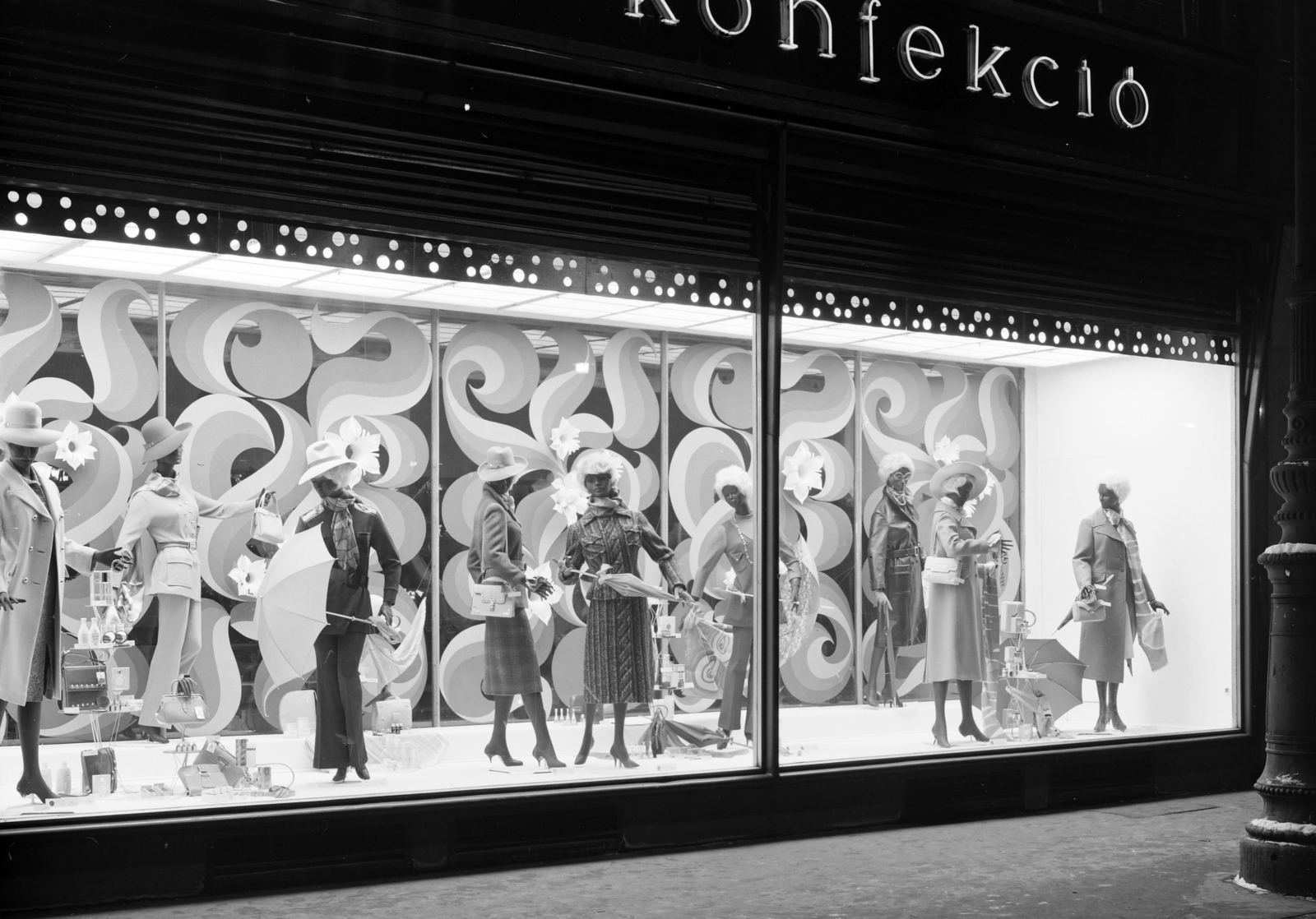 1971, FŐFOTÓ, Show window, fashion, neon sign, lamp post, Fortepan #215172