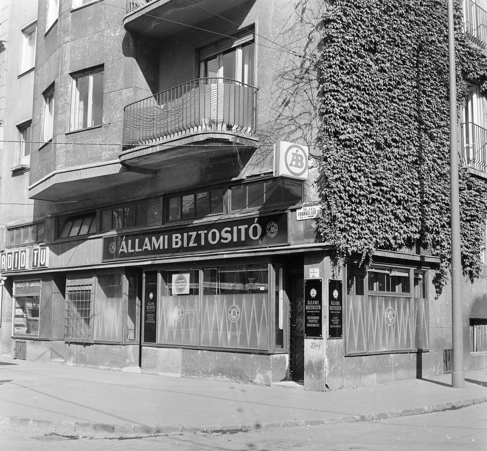 Magyarország, Budapest II., Frankel Leó út 47., az Állami Biztosító kirendeltsége, jobbra a Kavics utca., 1971, FŐFOTÓ, Budapest, Fortepan #215186