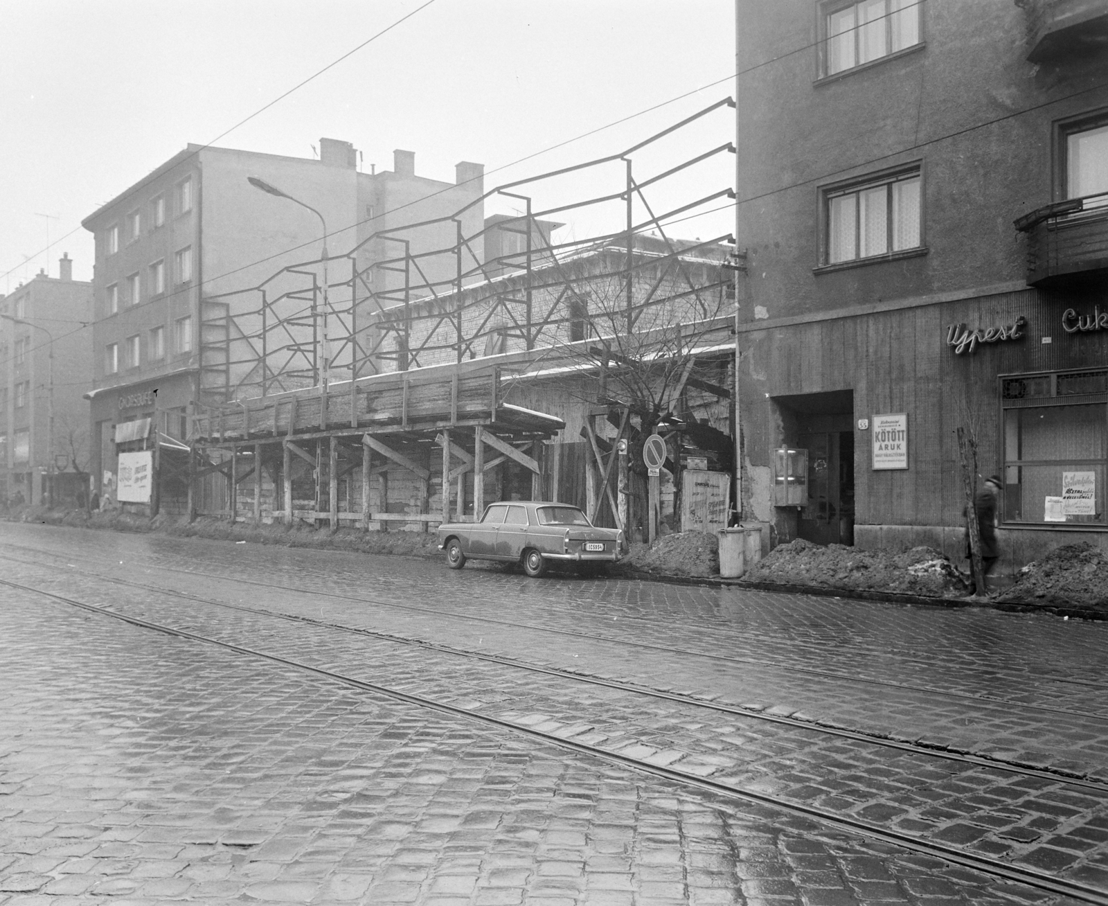 Magyarország, Budapest IV., Árpád út 57-59., az Alkotmány mozi átépítése., 1971, FŐFOTÓ, Budapest, Fortepan #215202