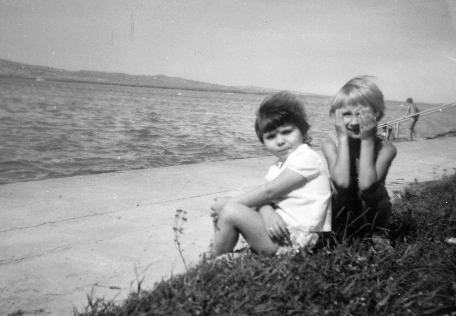 Magyarország, Velencei-tó, Agárd, 1973, Nagy Csilla, kislány, vízpart, Fortepan #21529