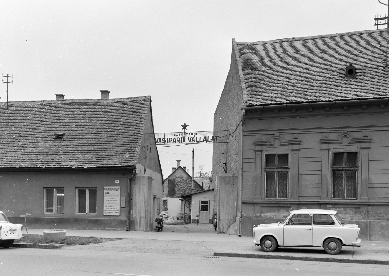 Magyarország, Szekszárd, Rákóczi utca 13., Szekszárdi Vasipari Vállalat., 1971, FŐFOTÓ, Trabant 601, Trabant 600, Fortepan #215294