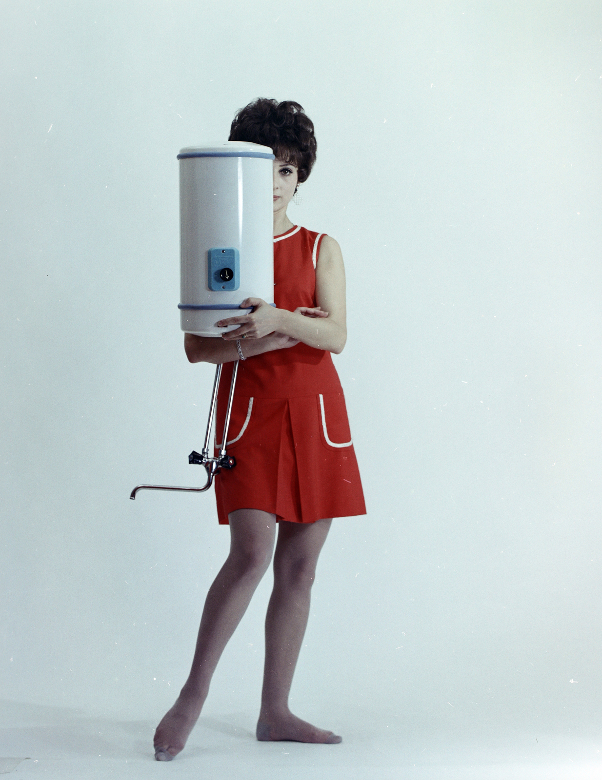 1971, FŐFOTÓ, kartonruha, vízmelegítő, harisnya, Best of, ujjatlan ruha, Fortepan #215327