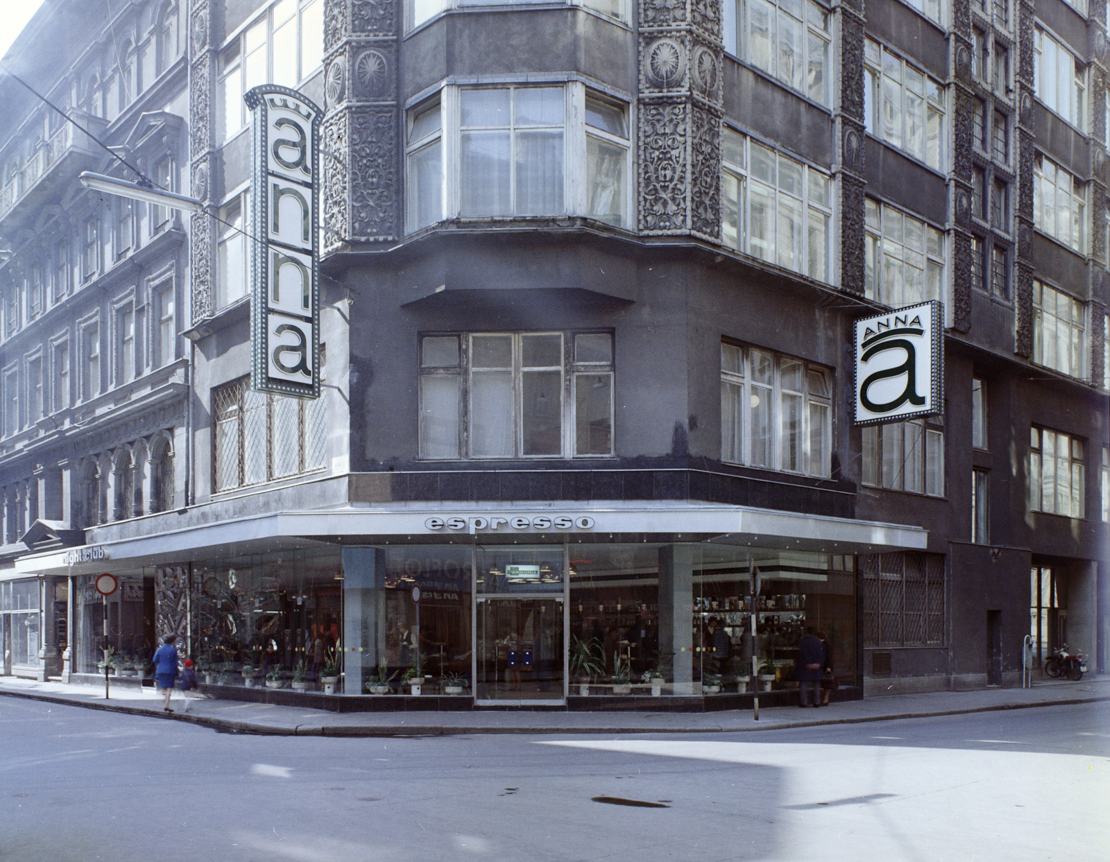 Magyarország, Budapest V., Váci utca - Türr István utca sarok, Anna presszó., 1971, FŐFOTÓ, Budapest, színes, Fortepan #215336