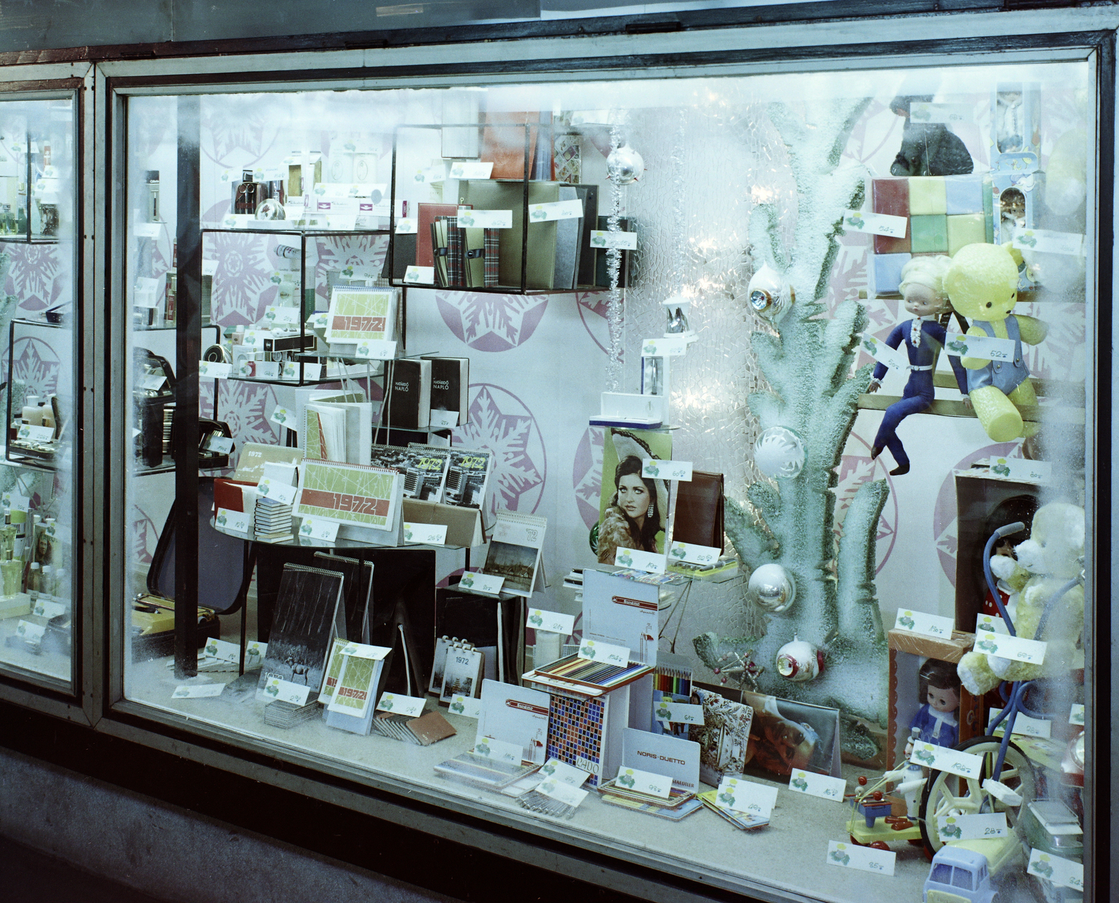 1971, FŐFOTÓ, colorful, book store, Show window, Fortepan #215351