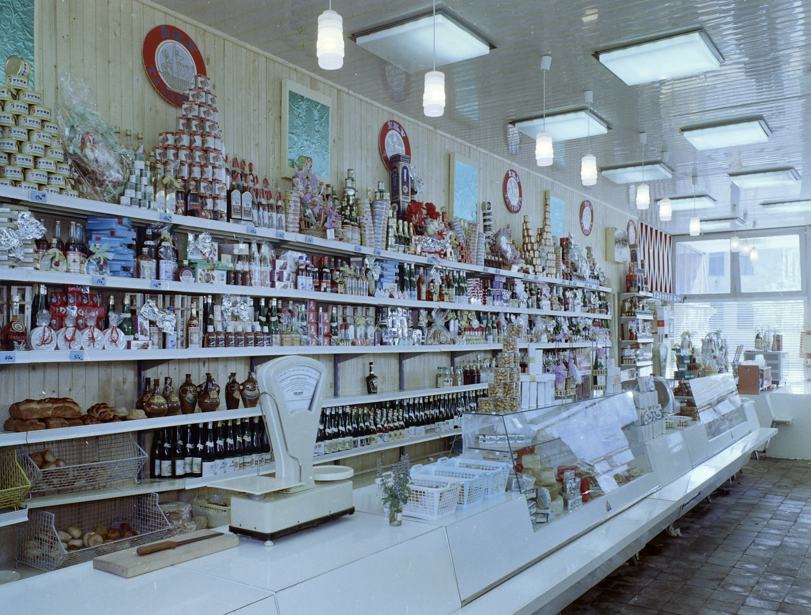 Hungary, Tata-Tóváros, ABC Áruház a Népház utca - Semmelweis utca sarkon., 1971, FŐFOTÓ, colorful, Fortepan #215395