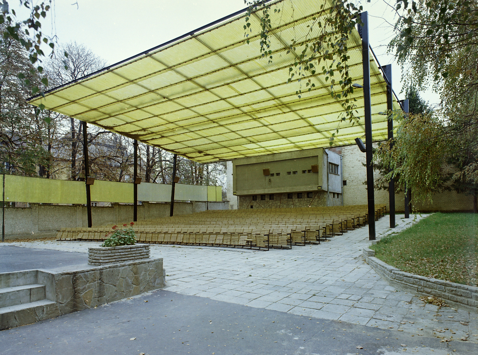 Magyarország, Nagykanizsa, Rozgonyi utca, Kertmozi., 1971, FŐFOTÓ, mozi, szabadtéri mozi, színes, Fortepan #215425