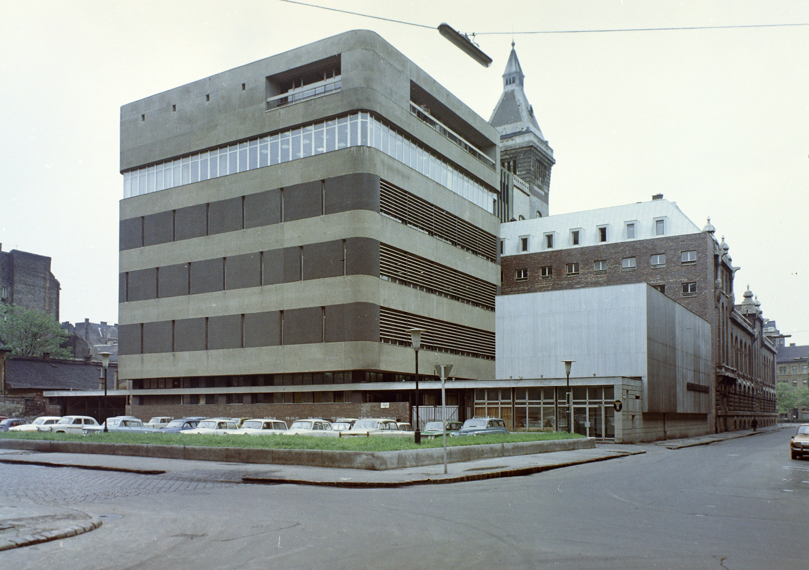 Hungary, Budapest VIII., József utca - Német (Bacsó Béla) utca sarok, a Budapesti Nemzetközi Távhívó Központ épülete., 1971, FŐFOTÓ, Budapest, Best of, Fortepan #215448